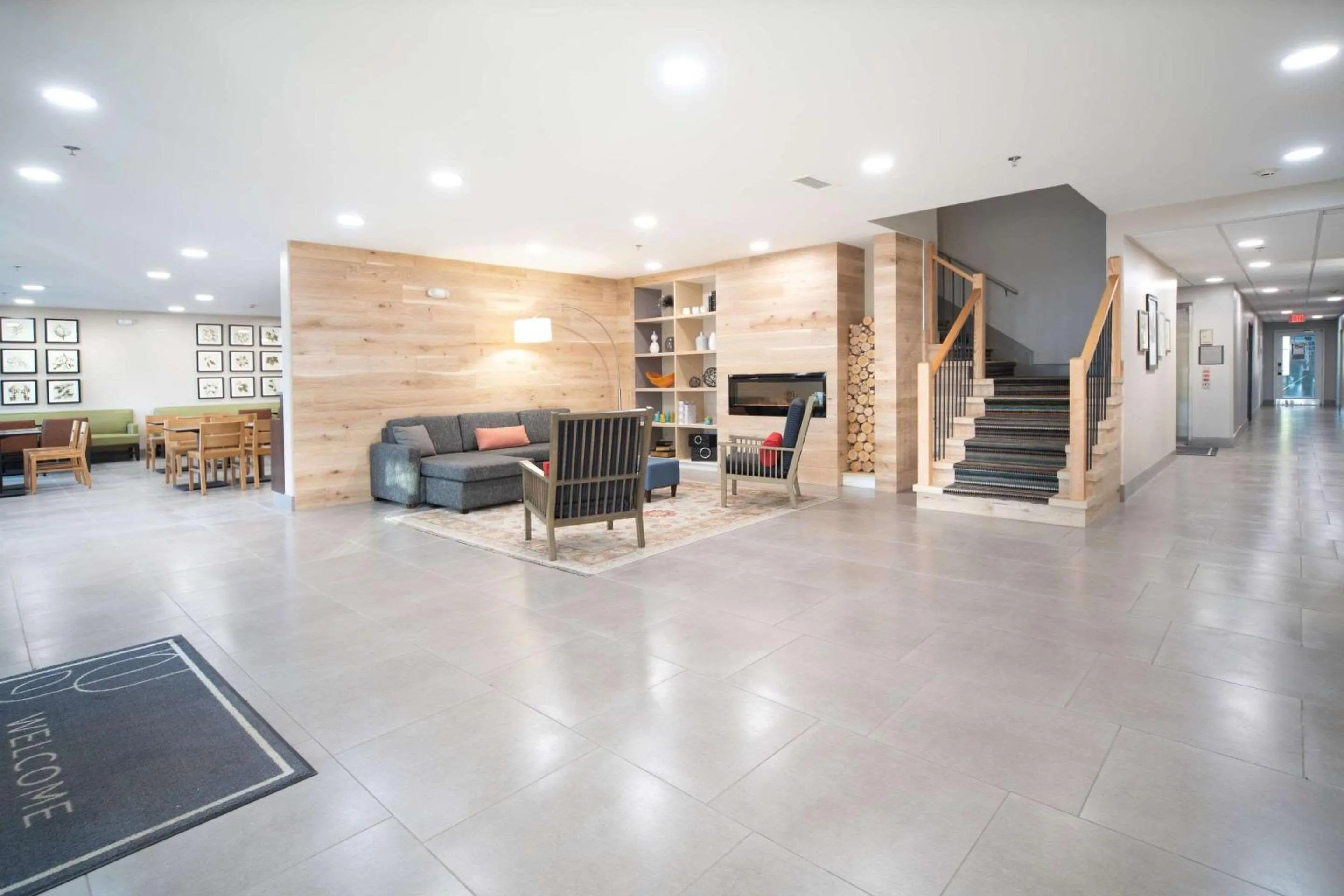 Lobby or reception in Country Inn & Suites by Radisson, Stone Mountain, GA