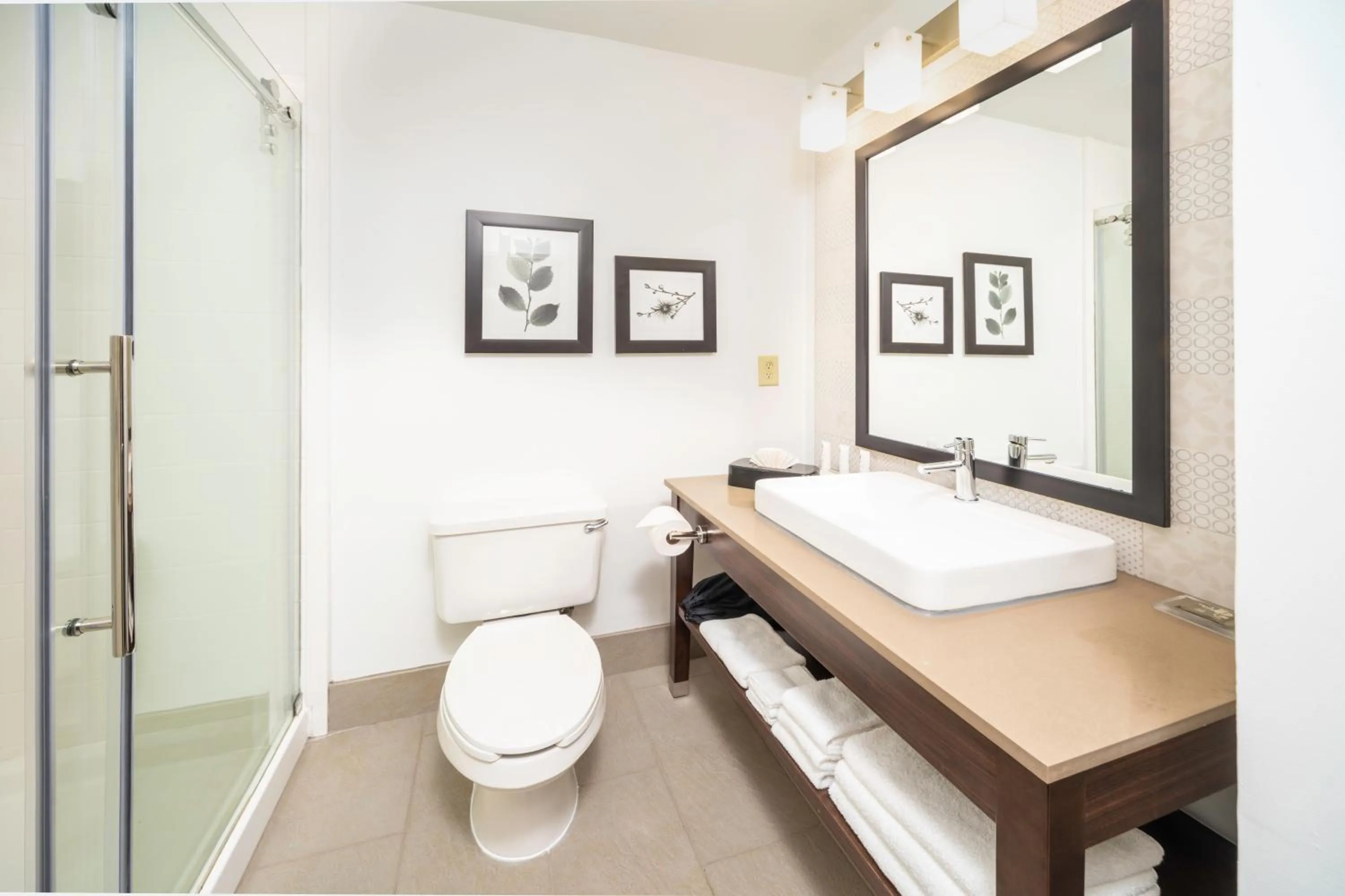 Bathroom in Country Inn & Suites by Radisson, Stone Mountain, GA