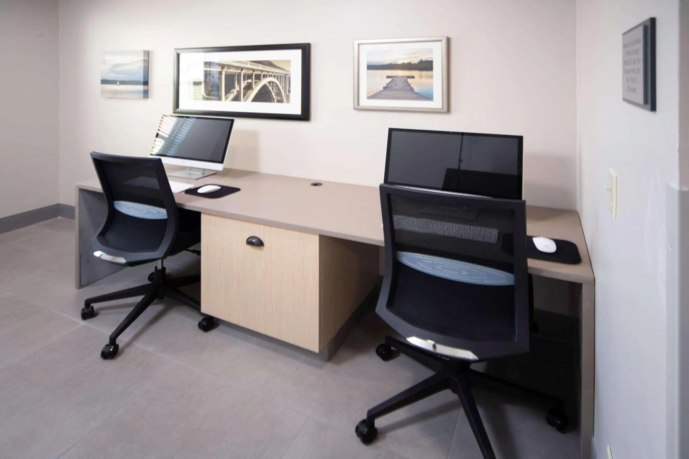 Business facilities in Country Inn & Suites by Radisson, Stone Mountain, GA