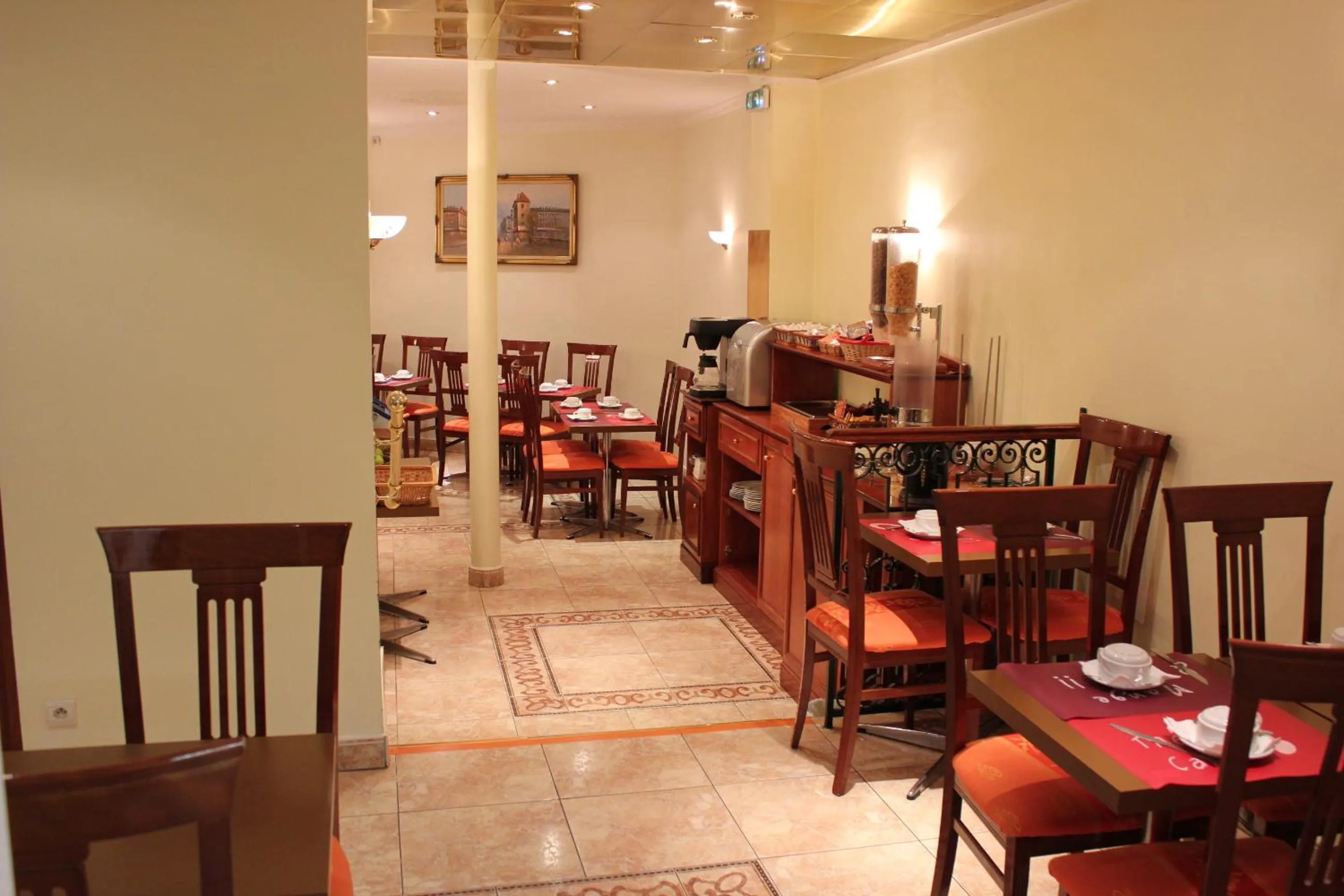 Restaurant/places to eat in Metropol