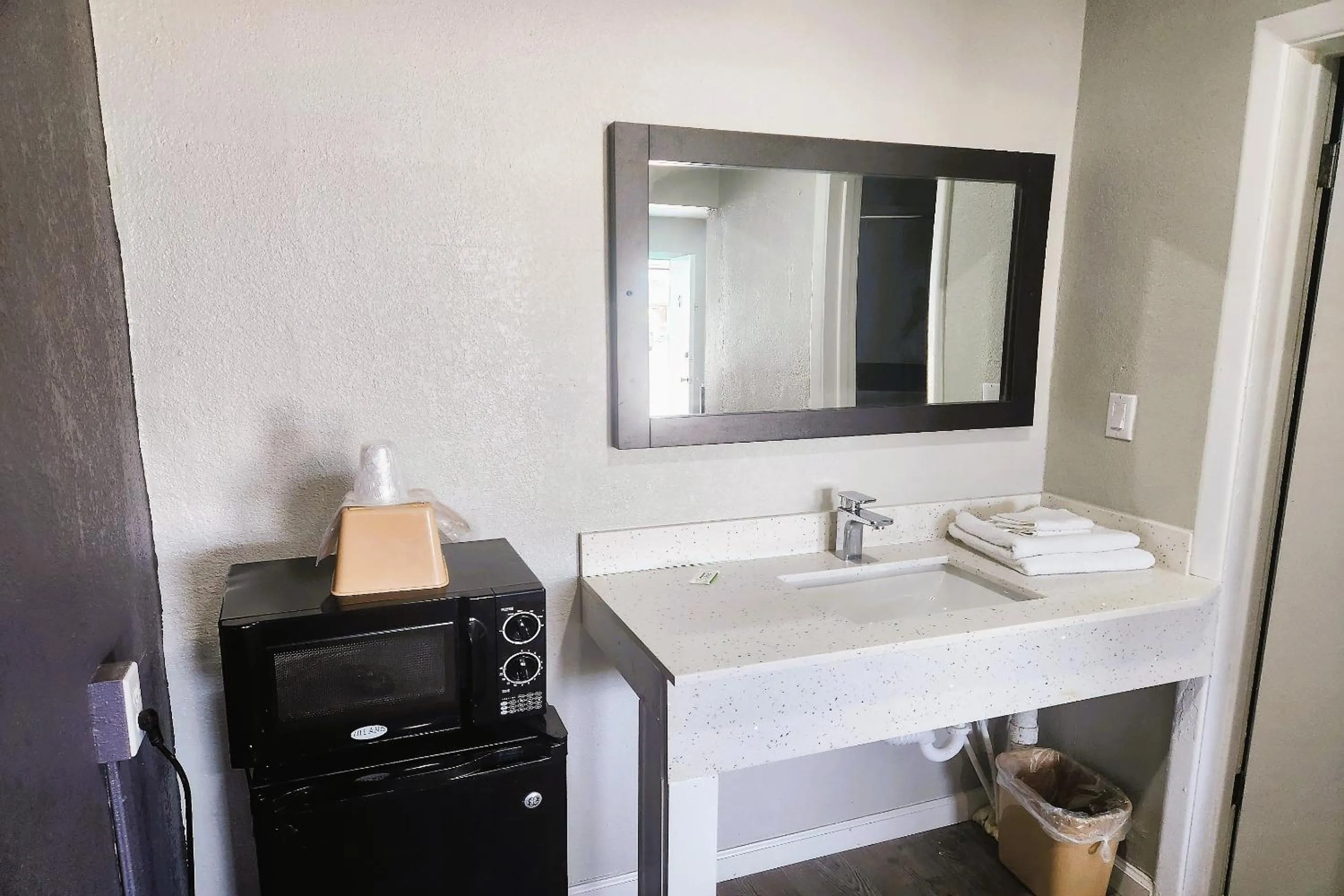 Bedroom in Travel Inn by OYO, Hwy 80 - Jackson