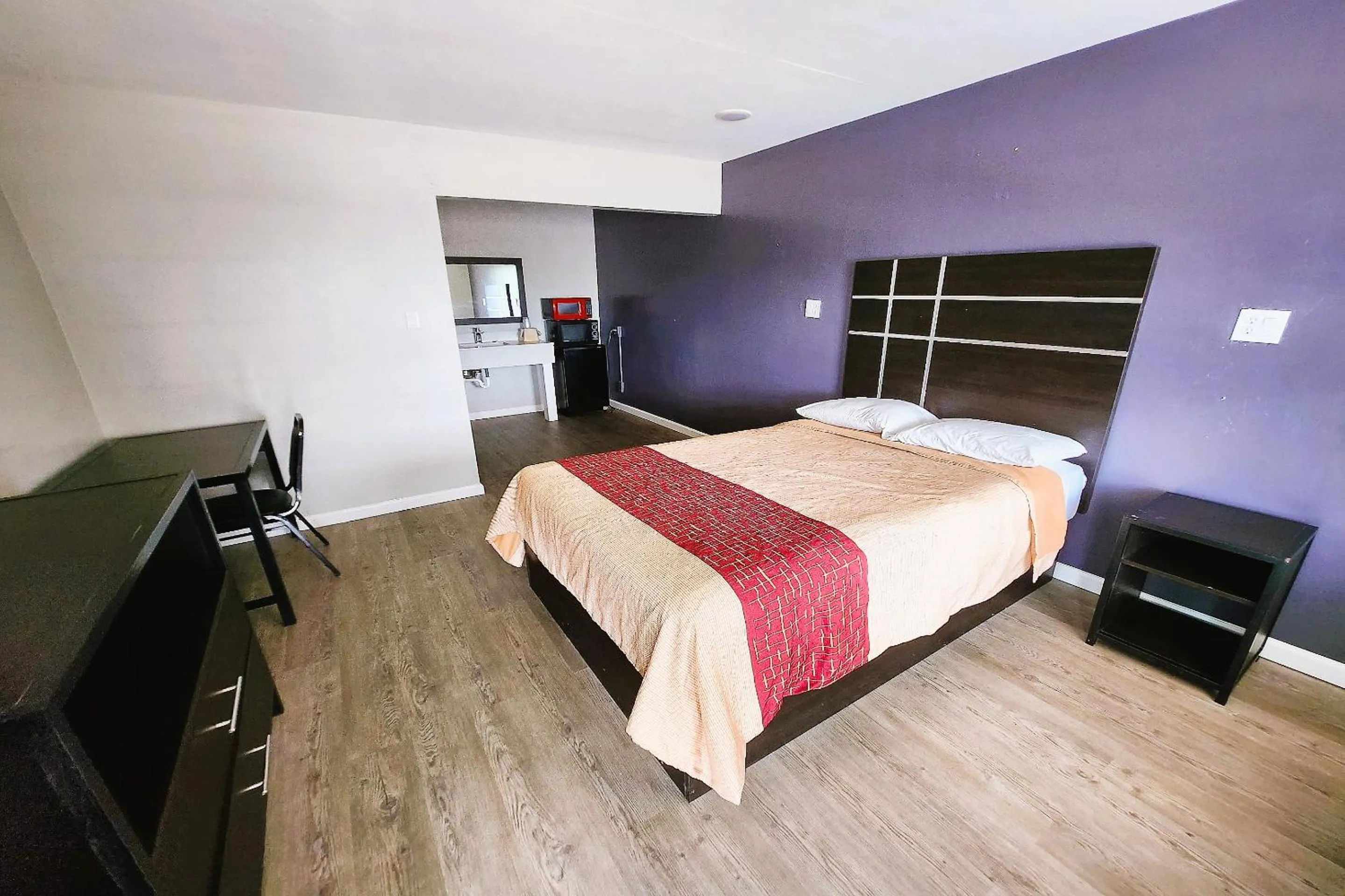 Bedroom, Bed in Travel Inn by OYO, Hwy 80 - Jackson