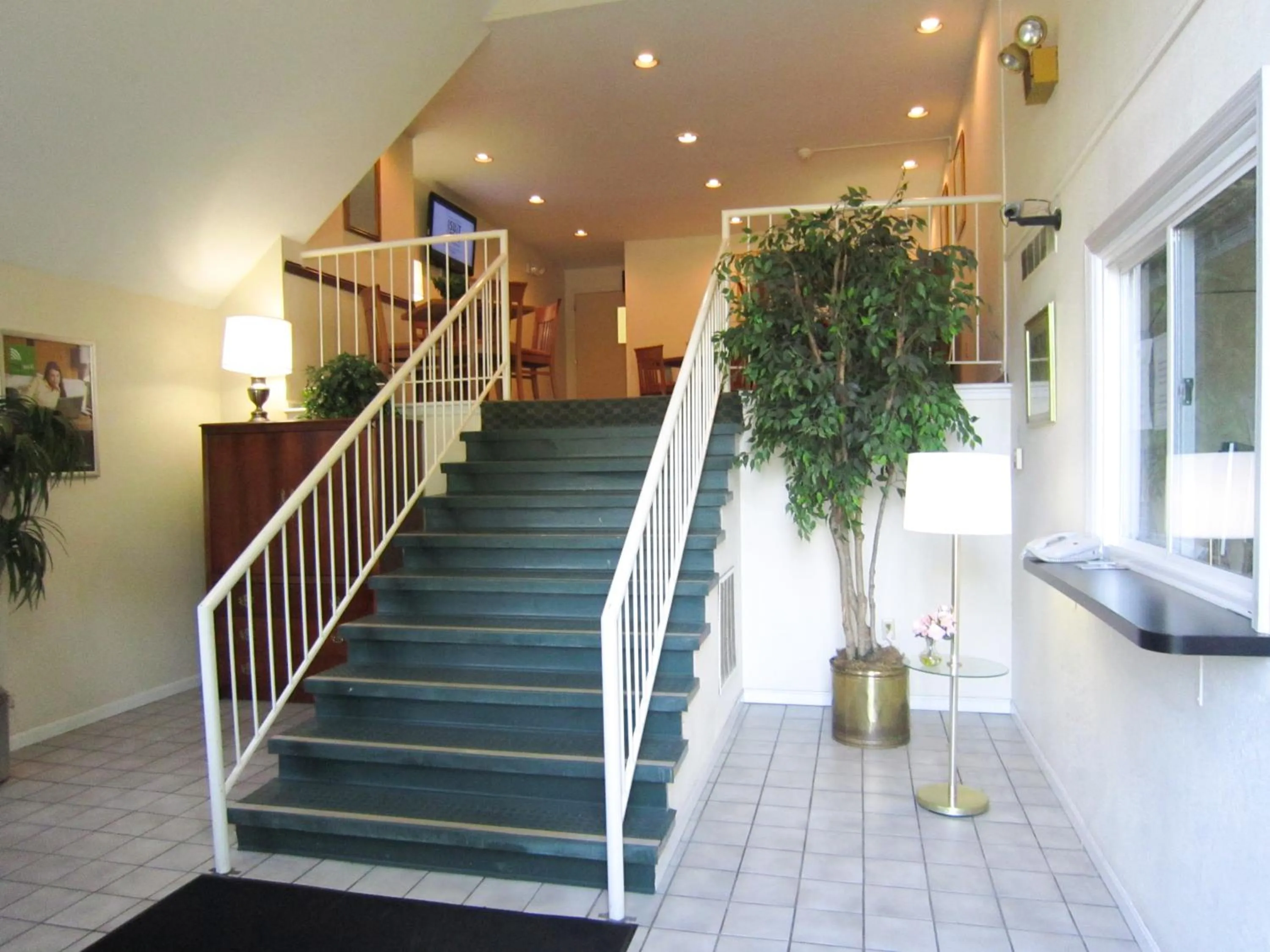 Lobby or reception in Suburban Studios Columbus East