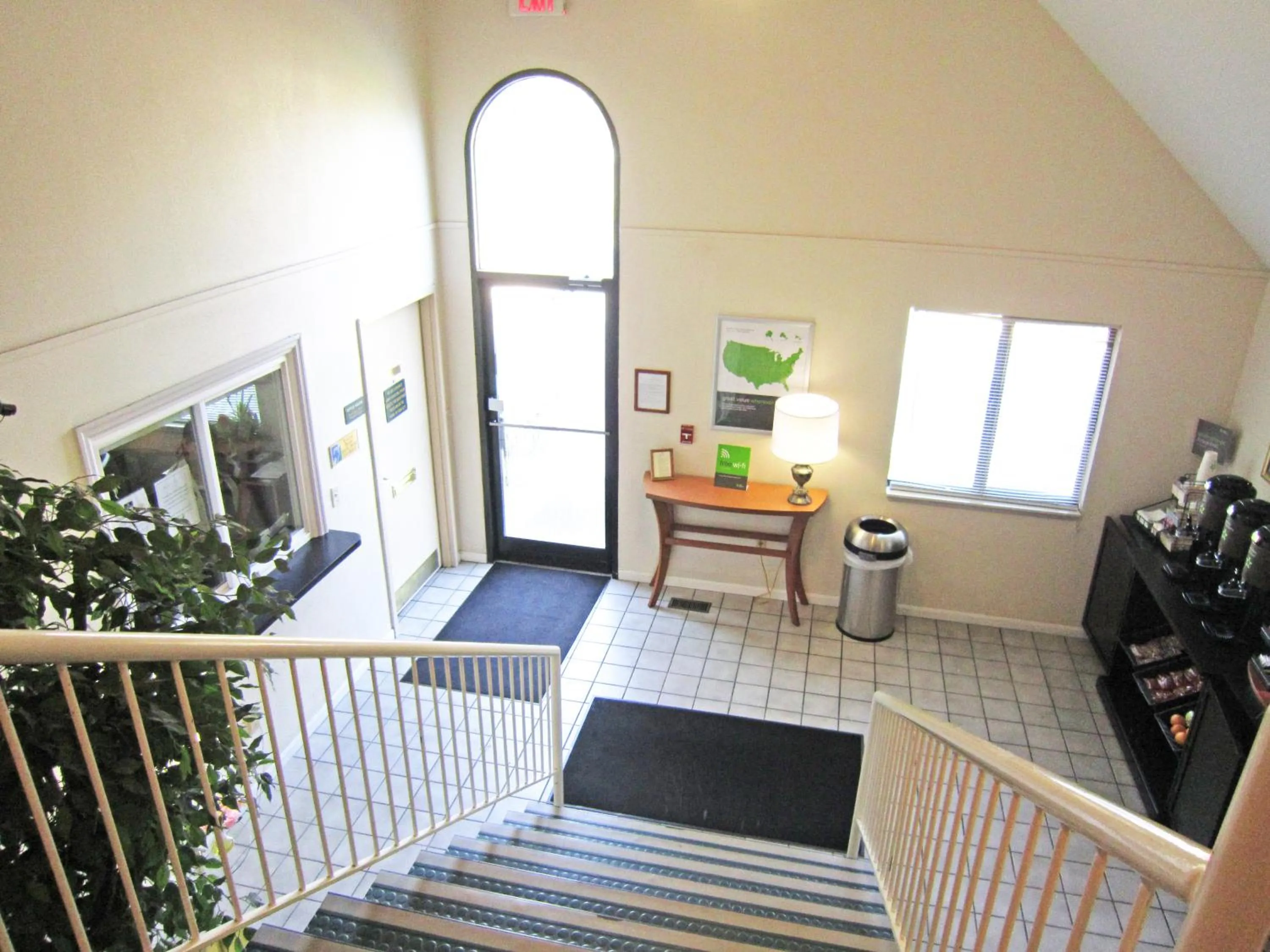 Lobby or reception in Suburban Studios Columbus East