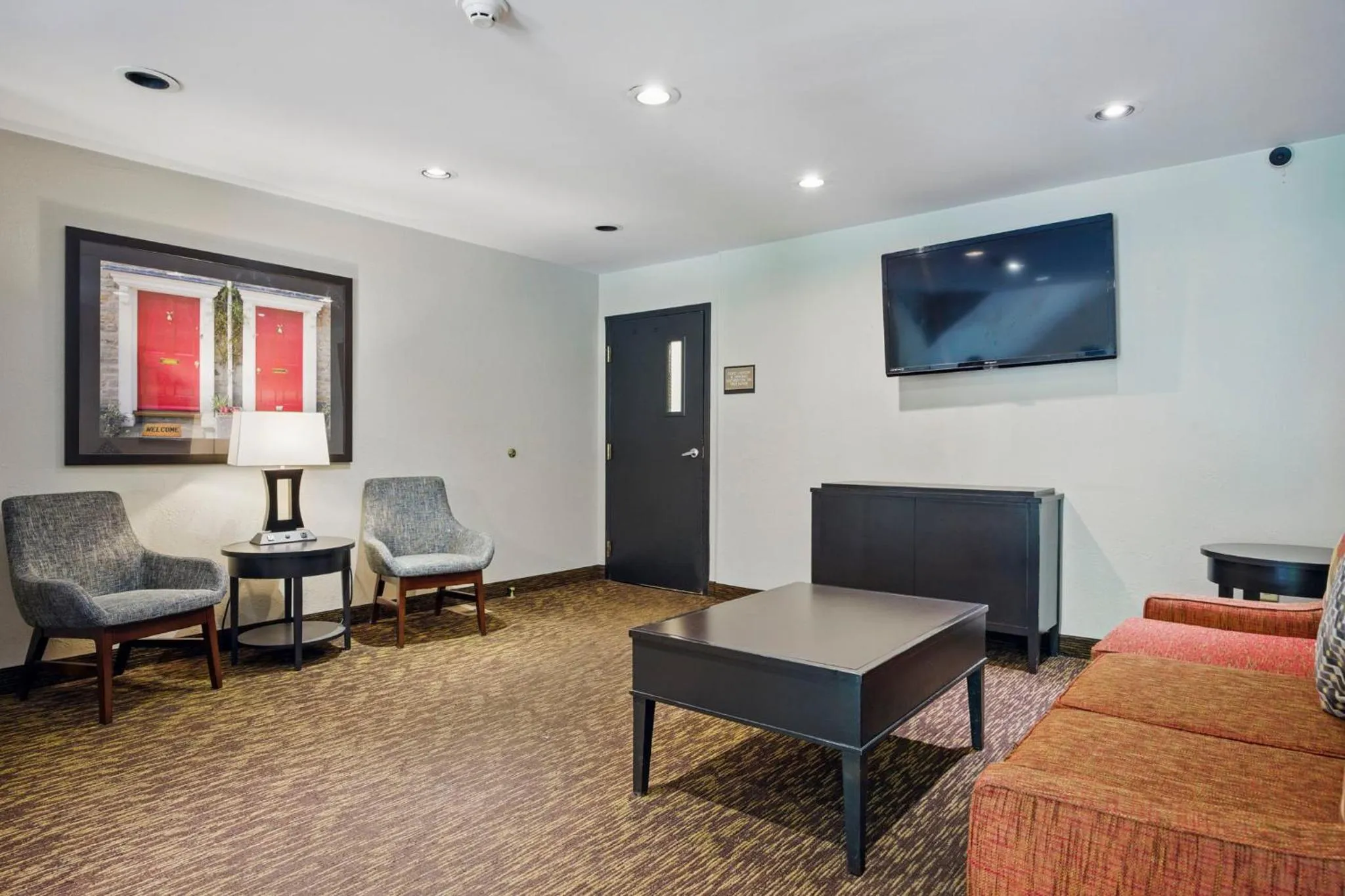 Communal lounge/ TV room in HomeStay Suites