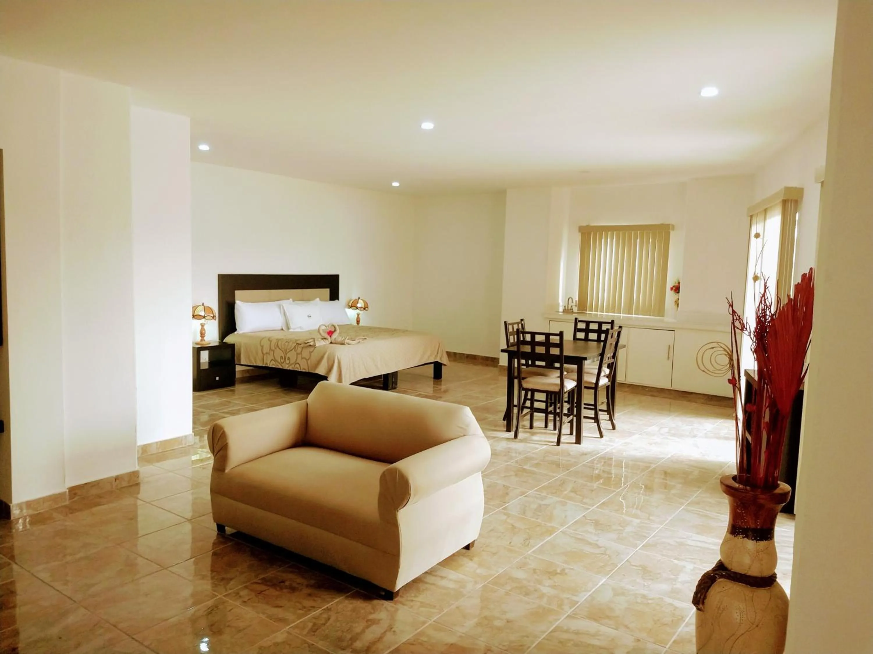 Living room, Bed in BB INN