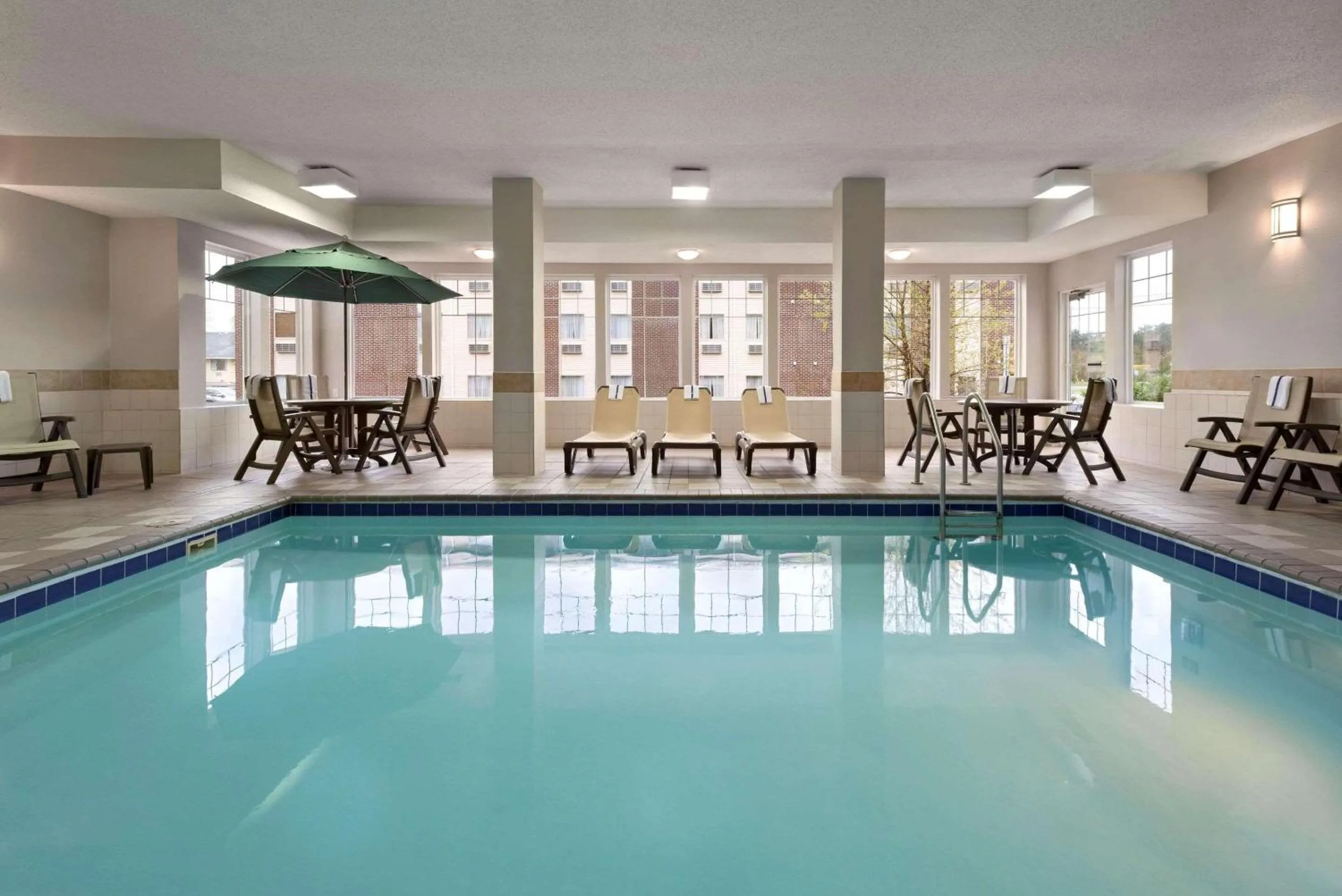 Swimming pool in Country Inn & Suites by Radisson, Stevens Point, WI