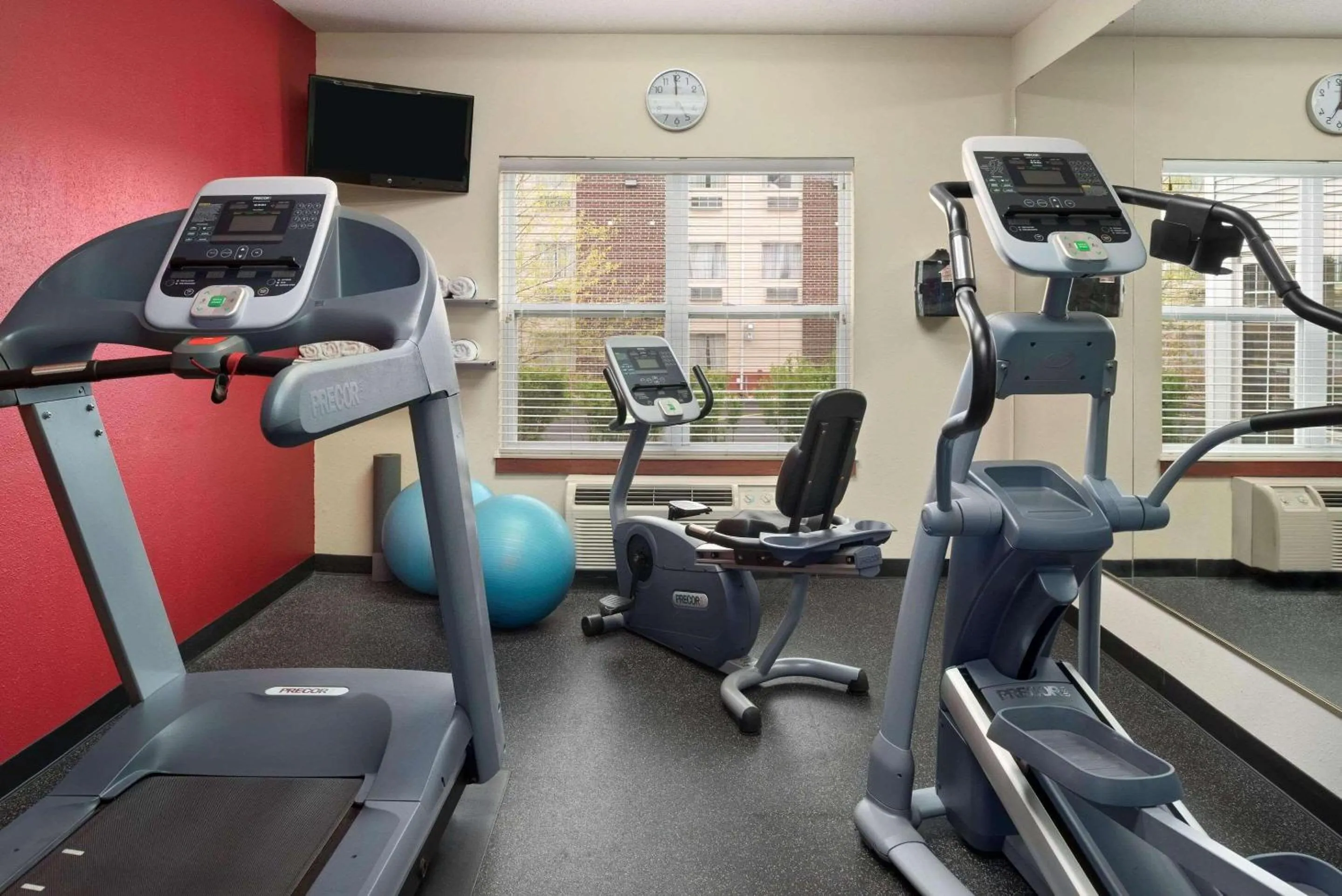 Fitness centre/facilities in Country Inn & Suites by Radisson, Stevens Point, WI