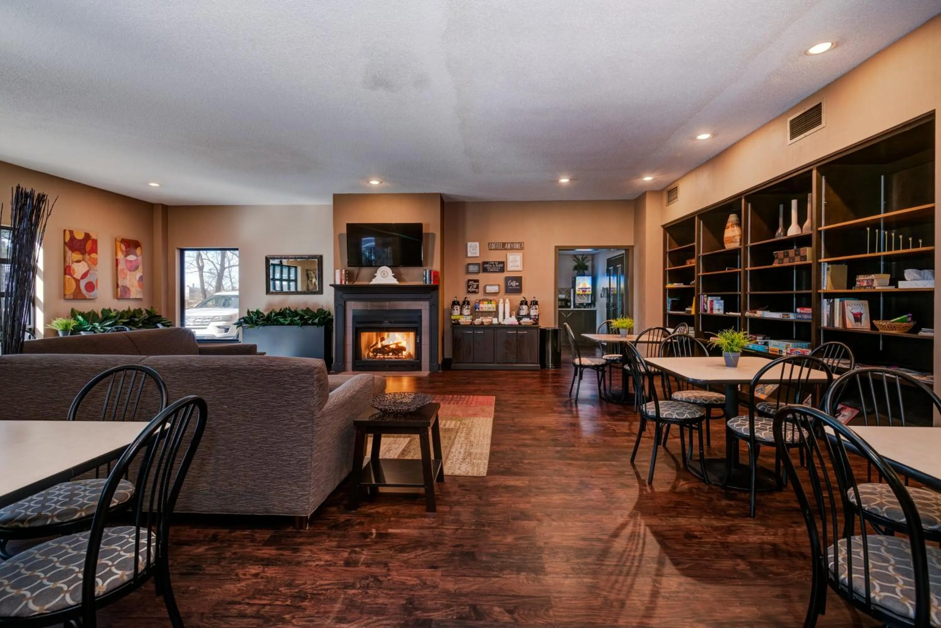 Library in Guest Inn & Suites - Midtown Medical Center