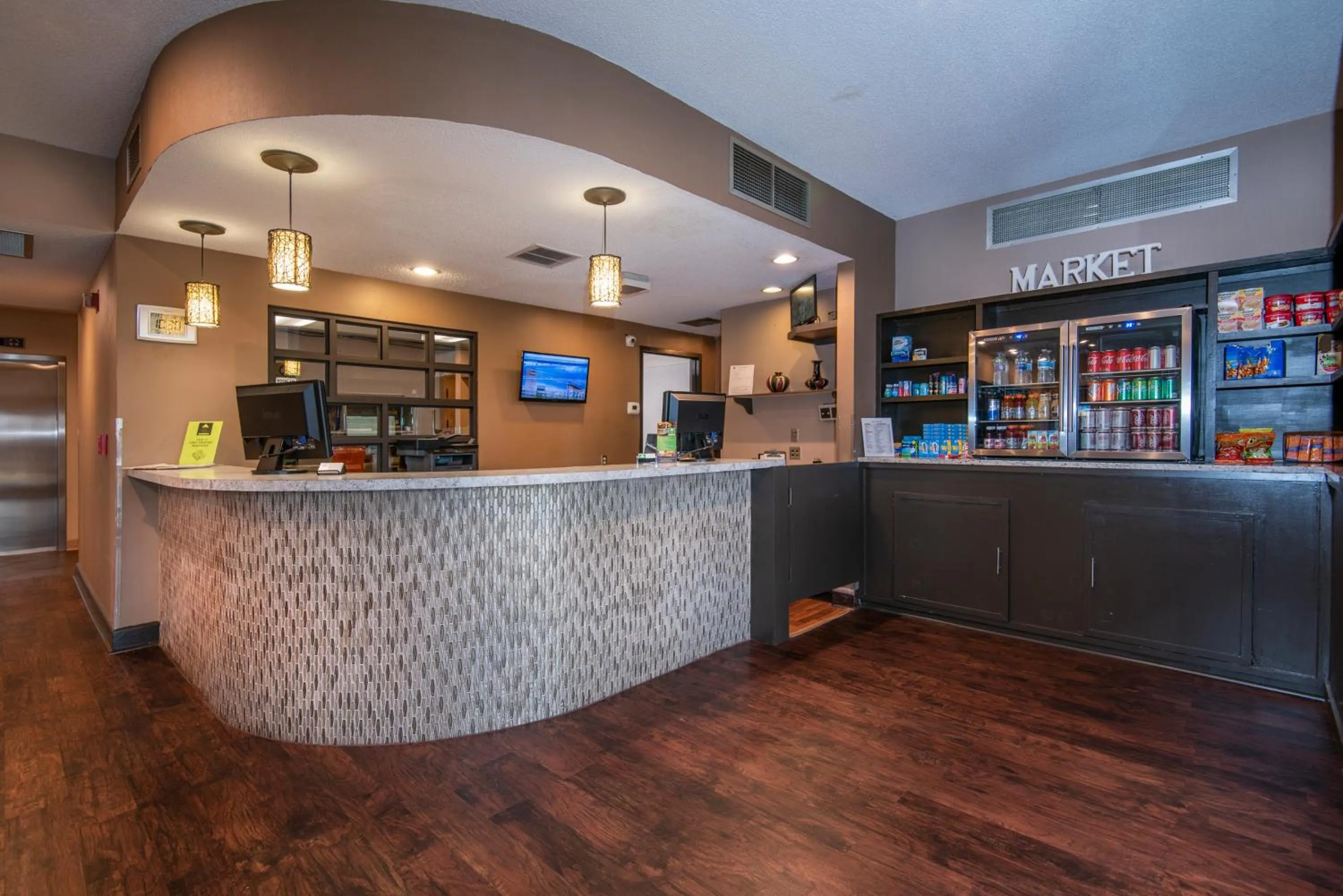 Lobby or reception in Guest Inn & Suites - Midtown Medical Center