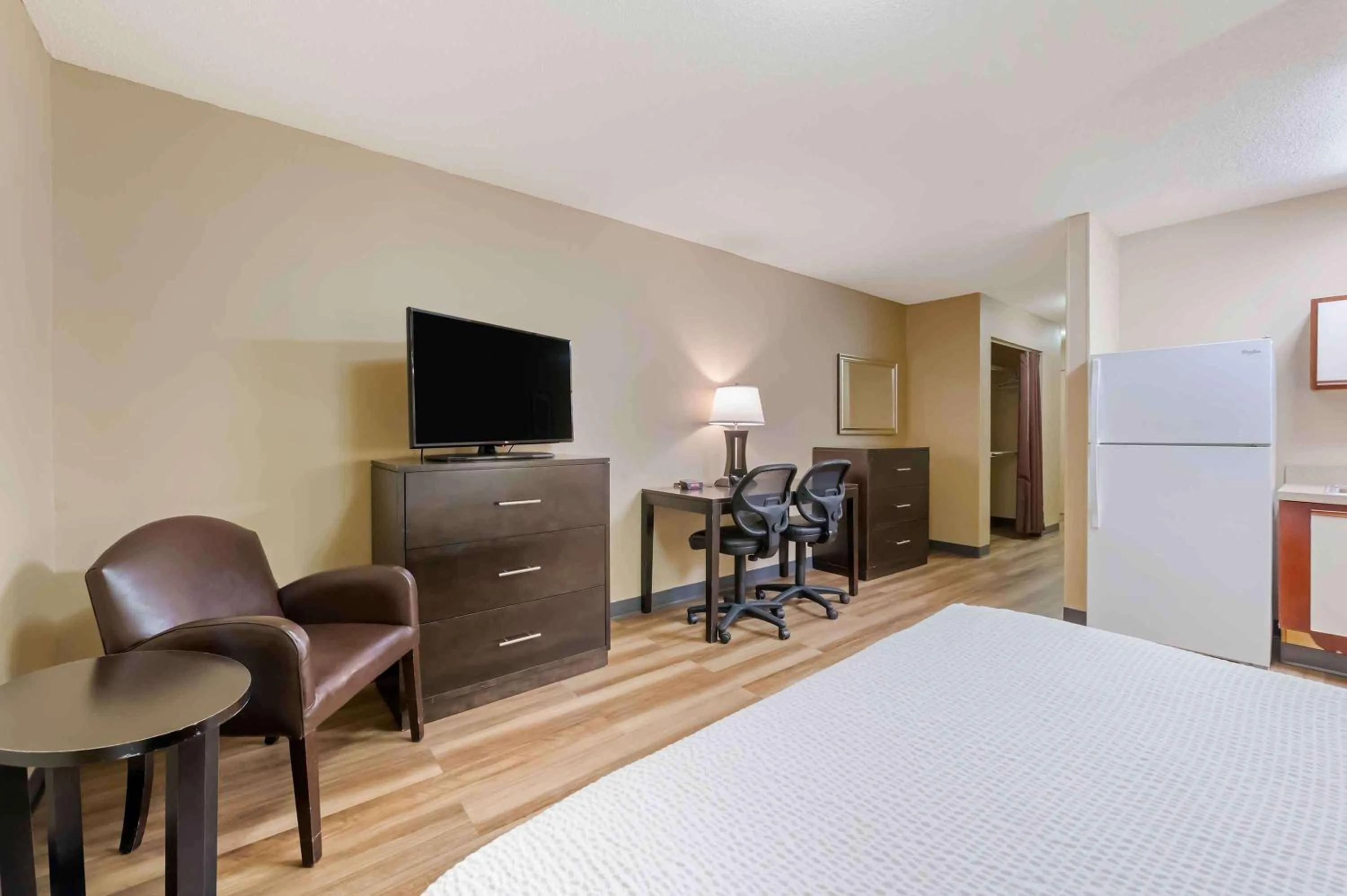Bedroom, Bed in Extended Stay America Suites - Dayton - Fairborn