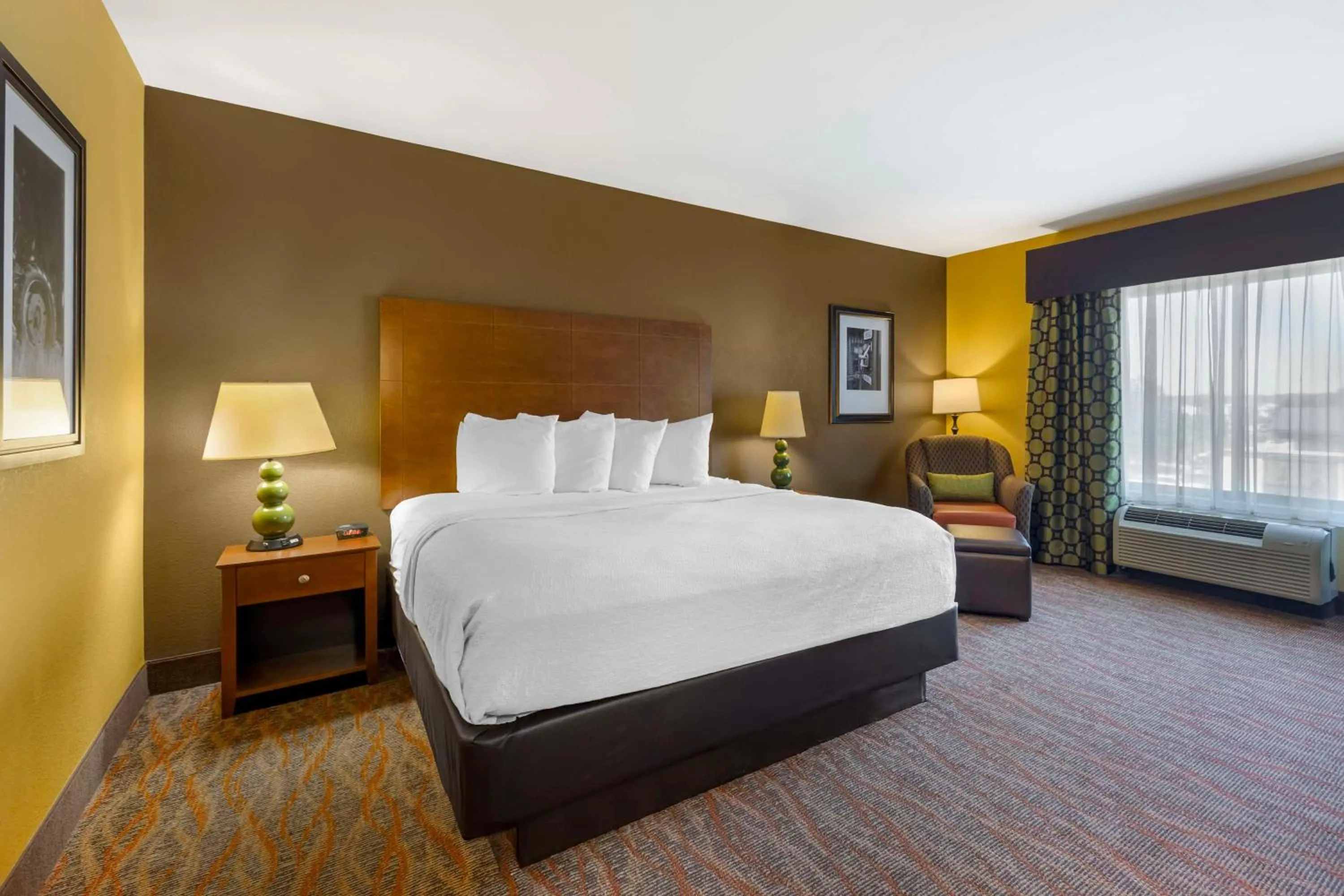 Bedroom, Bed in Best Western Plus Tupelo Inn & Suites