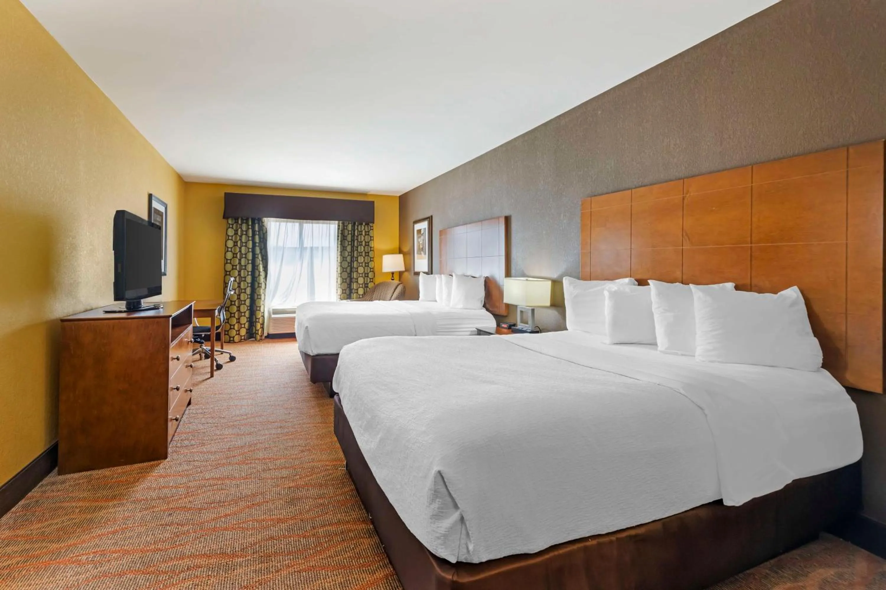 Bedroom, Bed in Best Western Plus Tupelo Inn & Suites