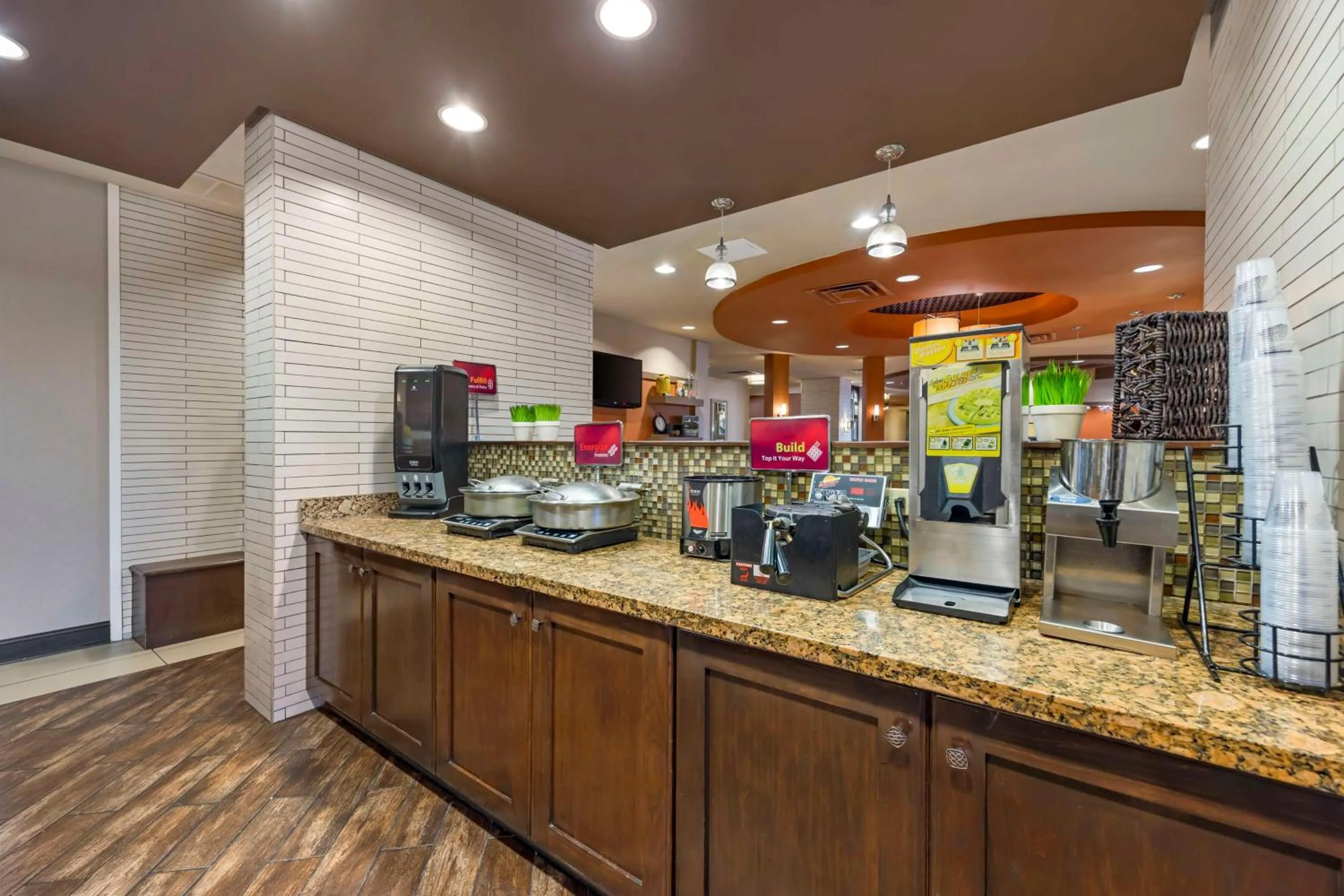 Breakfast in Best Western Plus Tupelo Inn & Suites