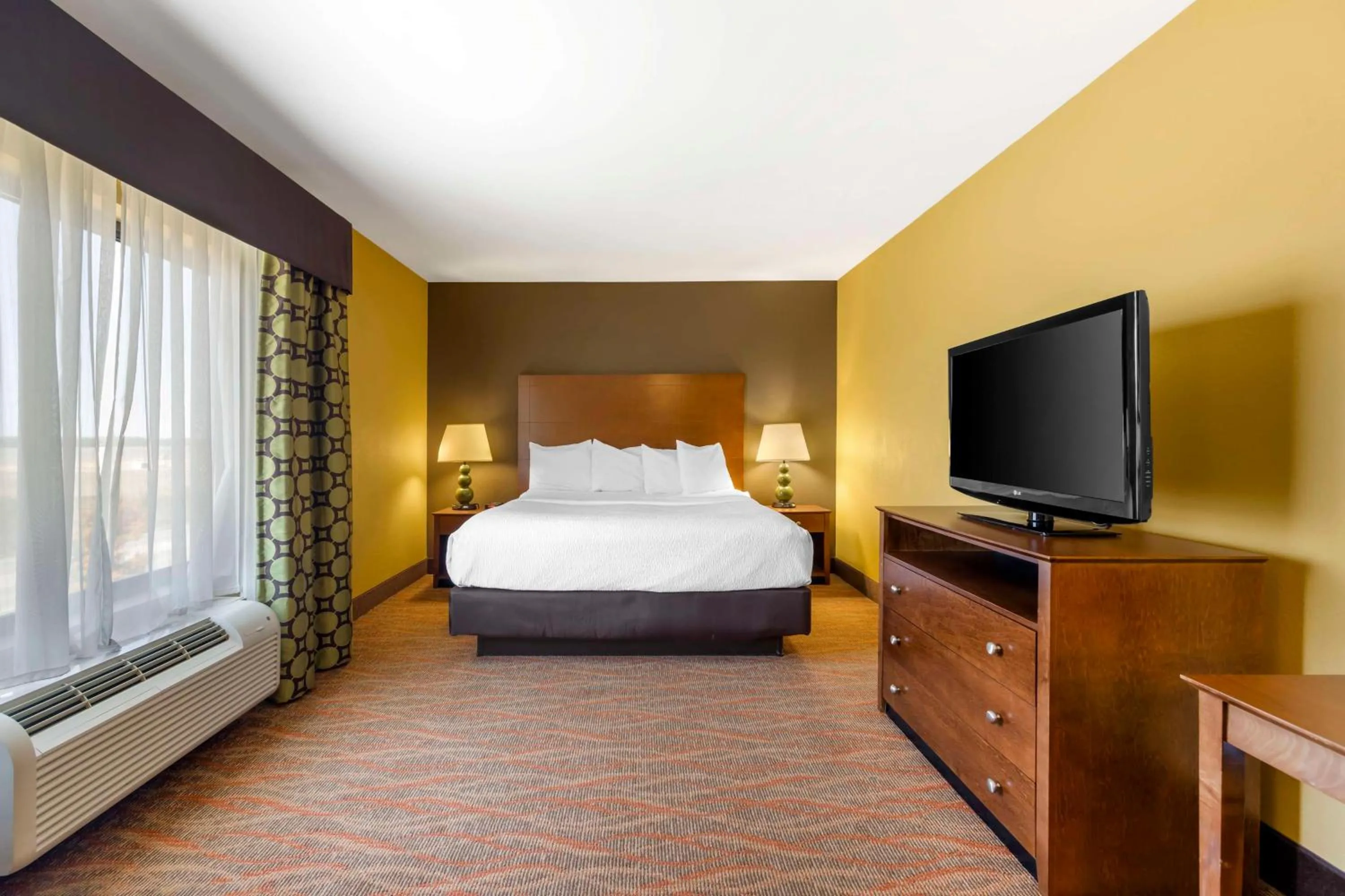 Bedroom, Bed in Best Western Plus Tupelo Inn & Suites