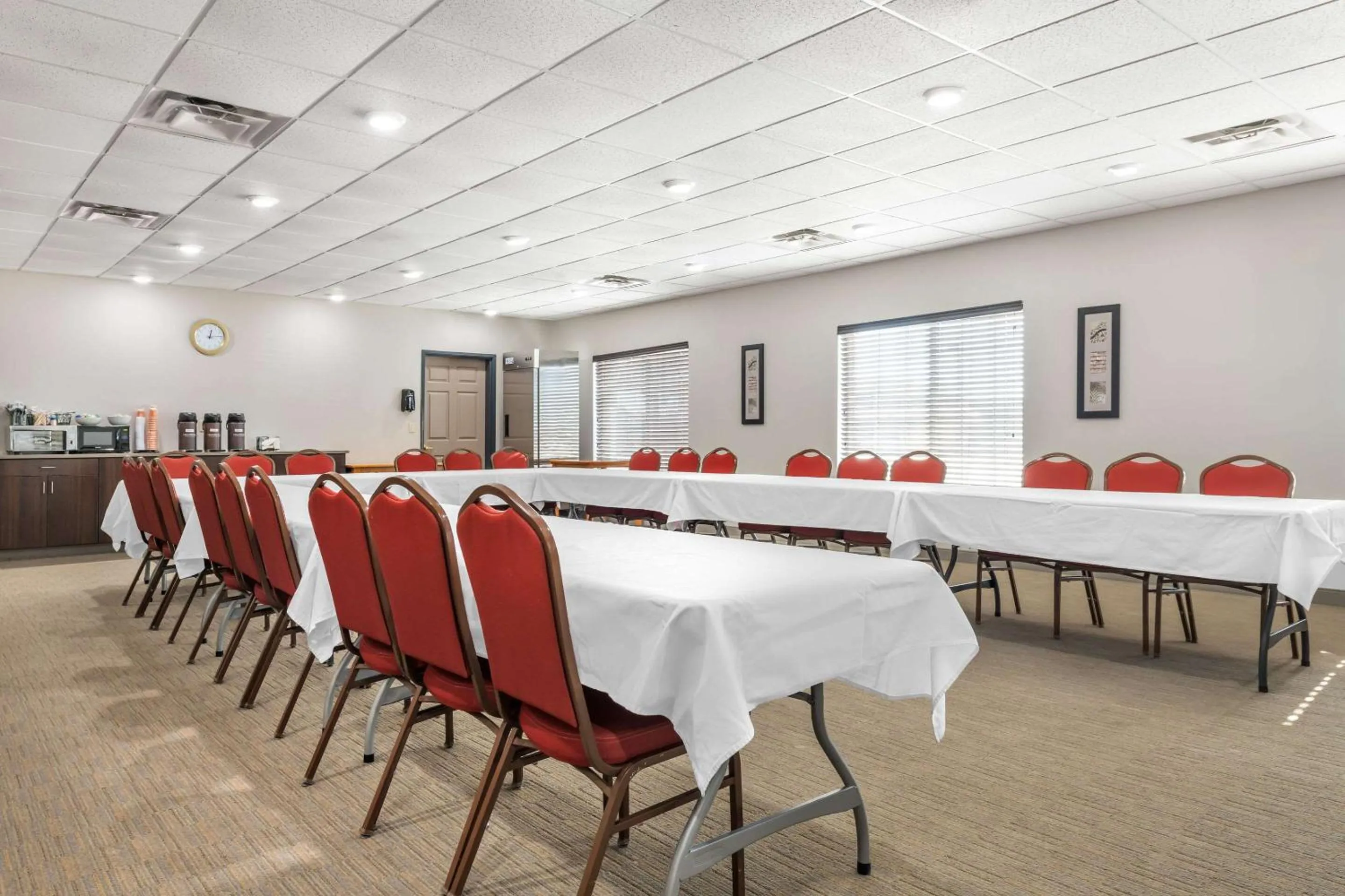 Meeting/conference room in Country Inn & Suites by Radisson, Watertown, SD