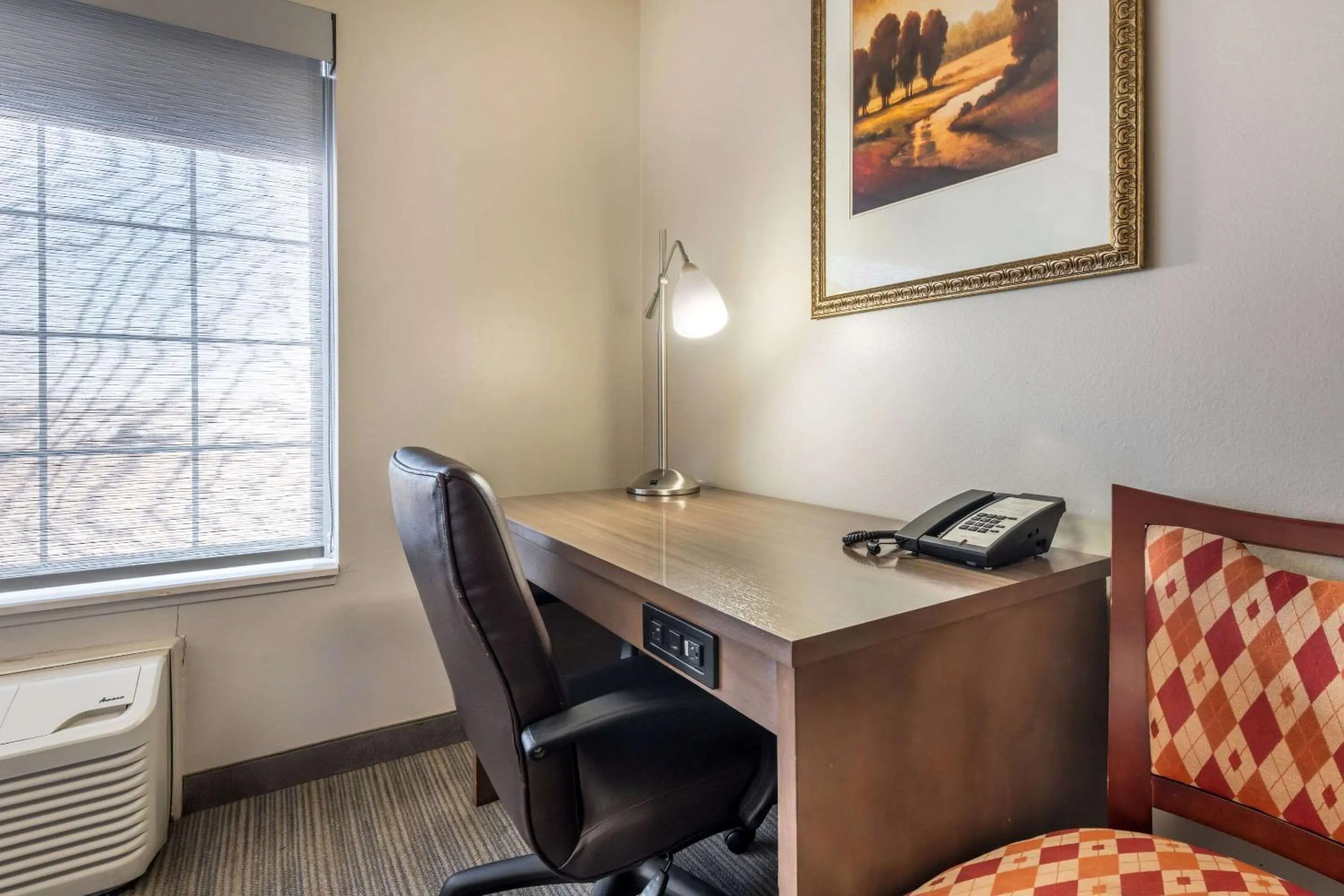 Bedroom in Country Inn & Suites by Radisson, Watertown, SD