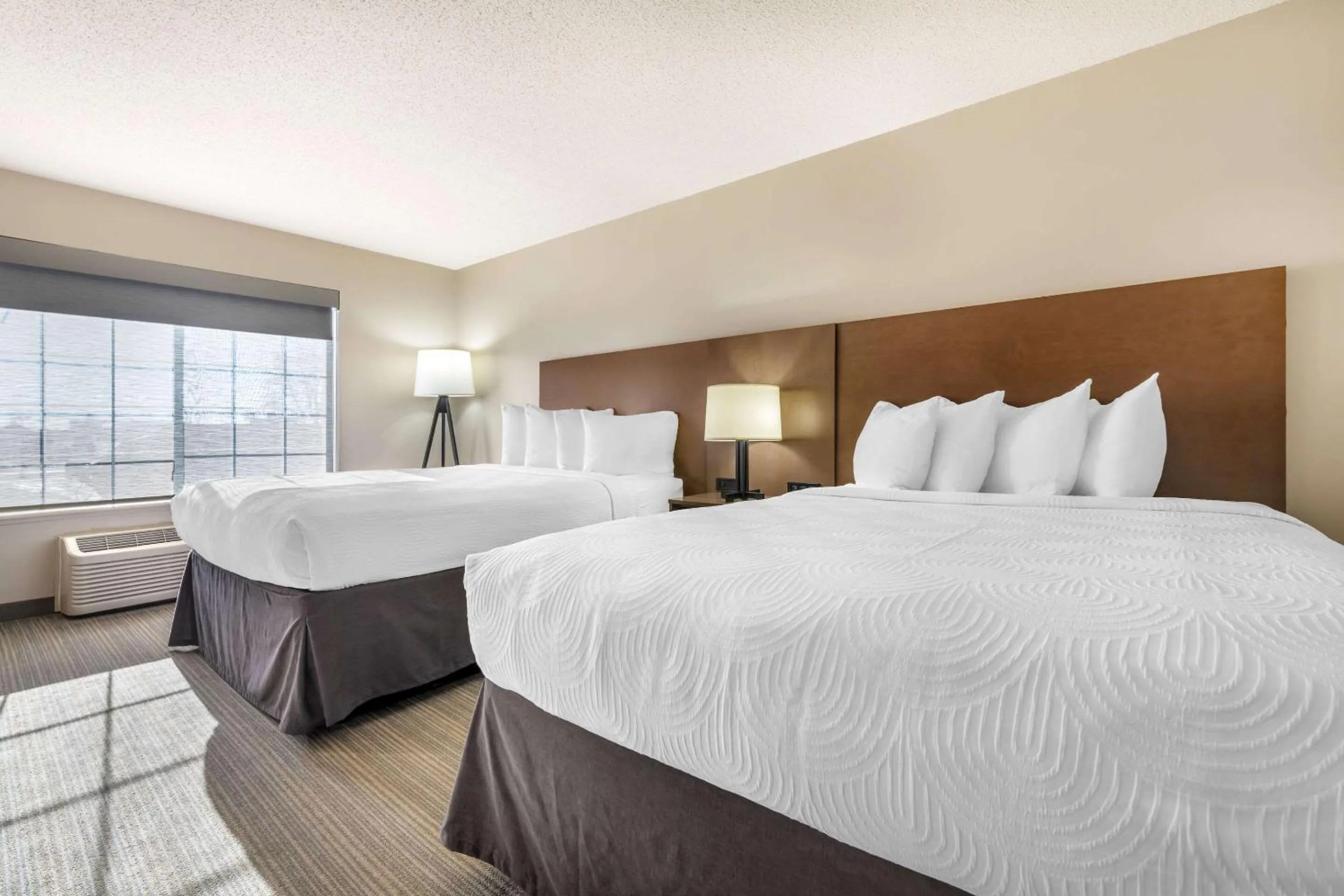 Bedroom, Bed in Country Inn & Suites by Radisson, Watertown, SD
