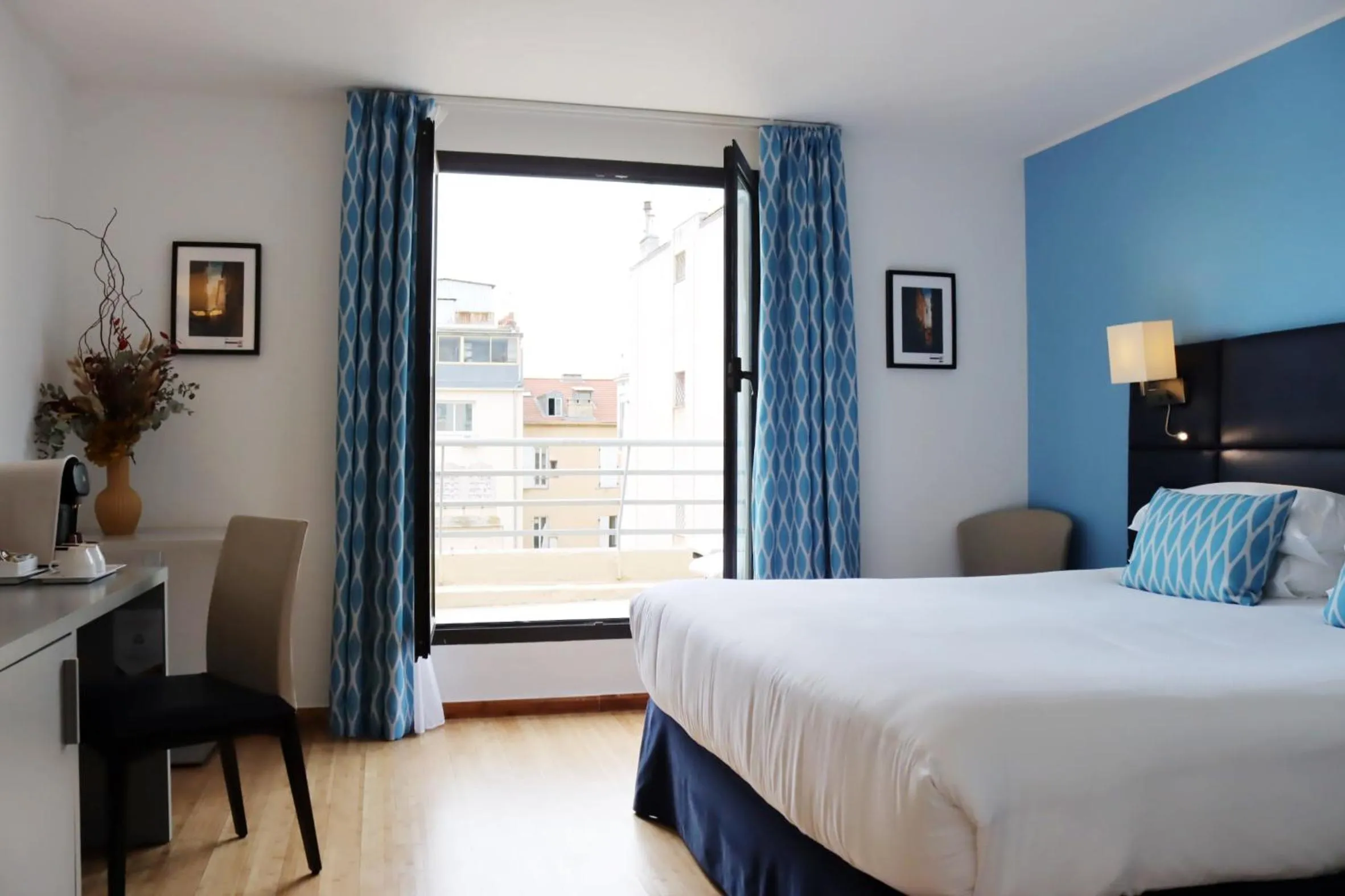 Bedroom, Bed in Hotel Nice Riviera