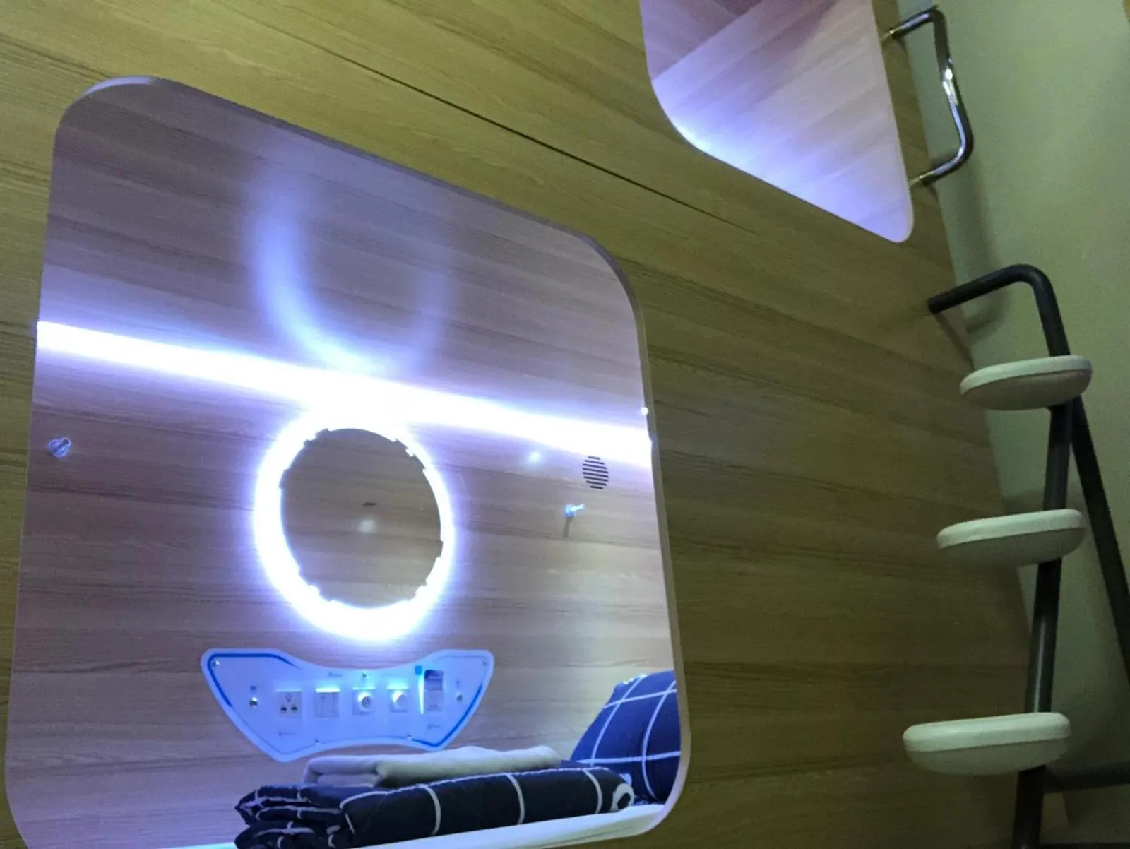 bunk bed in CapsulePod@Aljunied