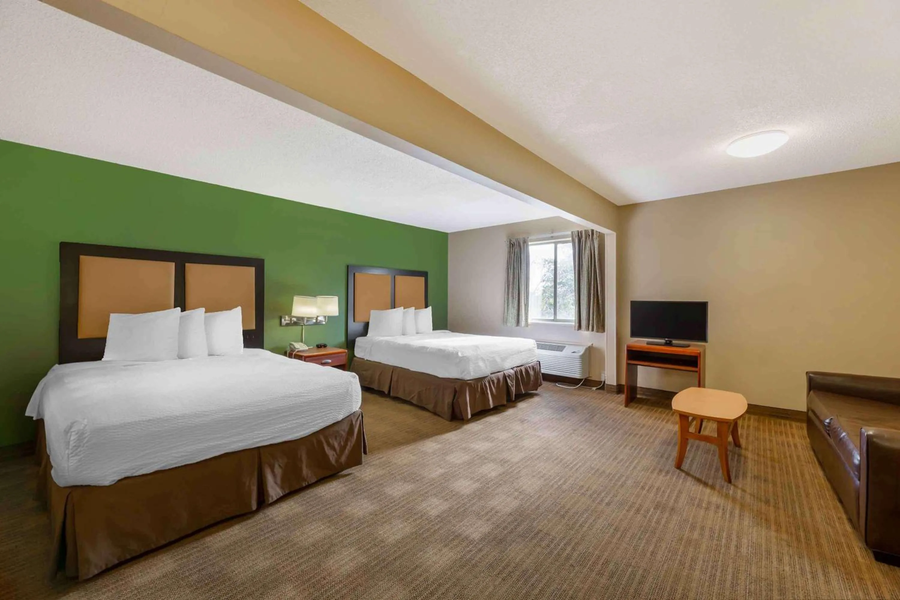 Bedroom, Bed in Extended Stay America Suites - Cincinnati - Blue Ash - Reagan Hwy