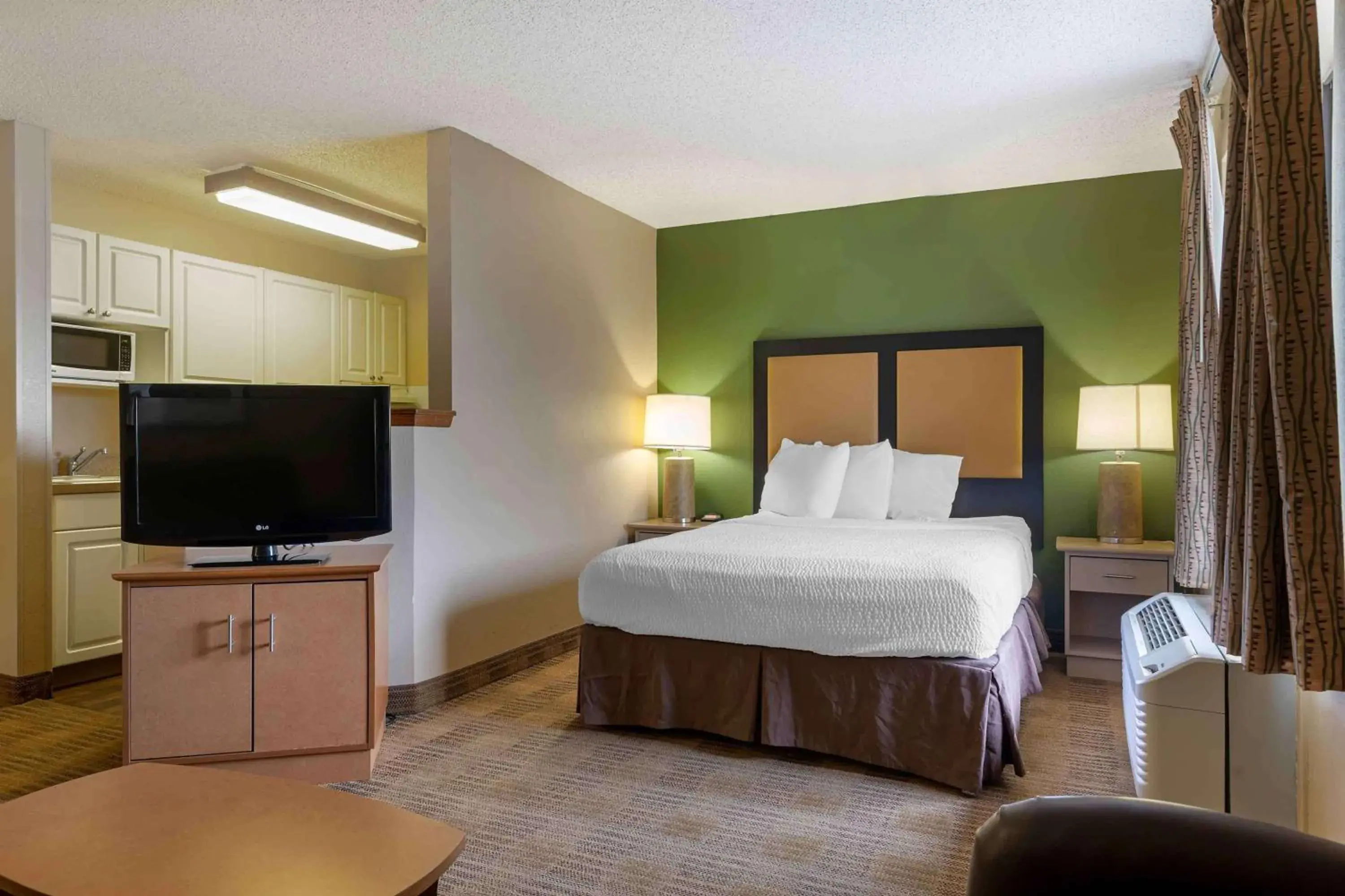 Deluxe Studio with 1 Queen Bed - Non-Smoking in Extended Stay America Suites - Fort Worth - Southwest Deluxe Studio with 1 Queen Bed - Non-Smoking in Extended Stay America Suites - Fort Worth - Southwest
