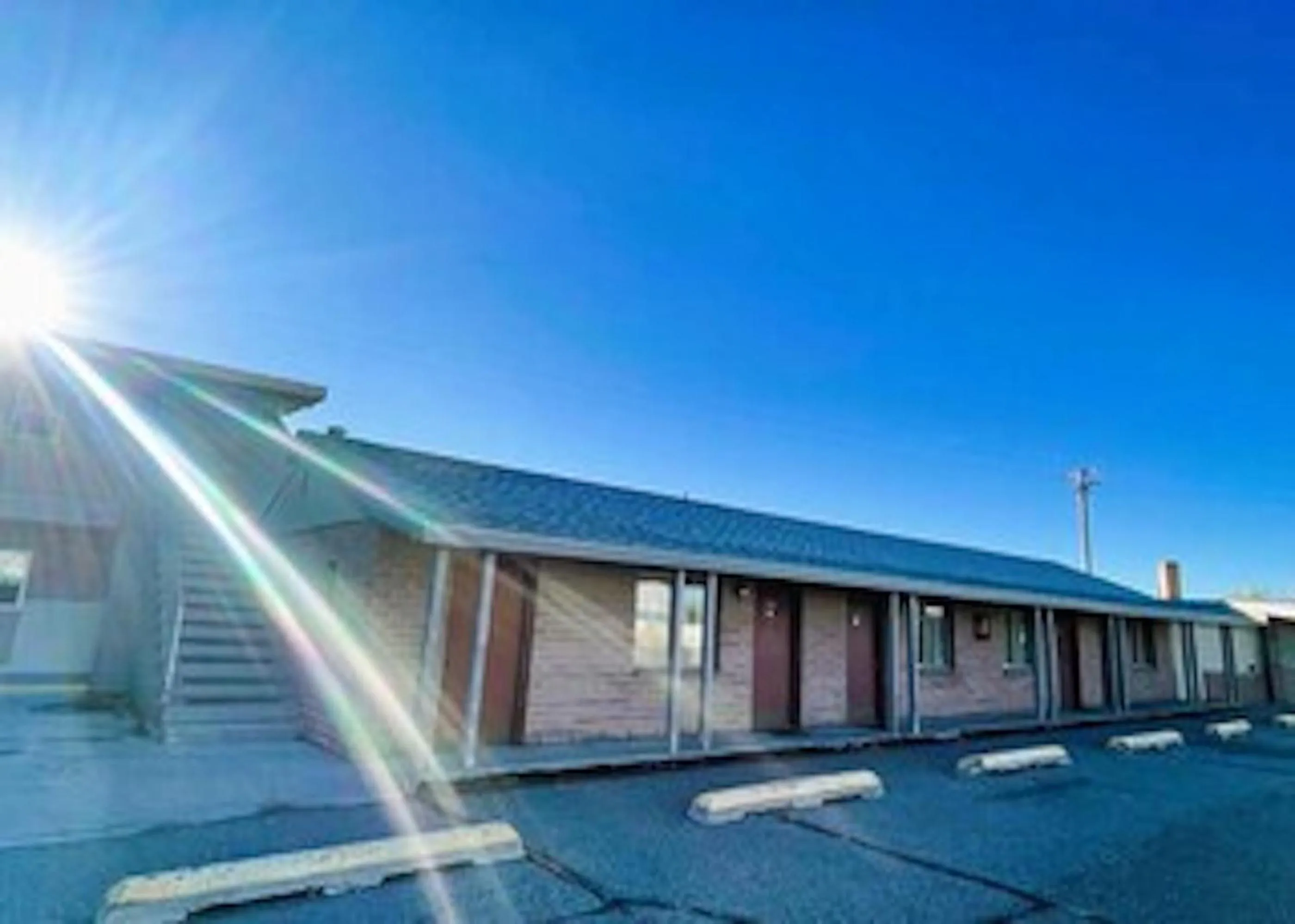 Property building in Love Hotels Desert Inn & RV by OYO at Boysen Wind River WY