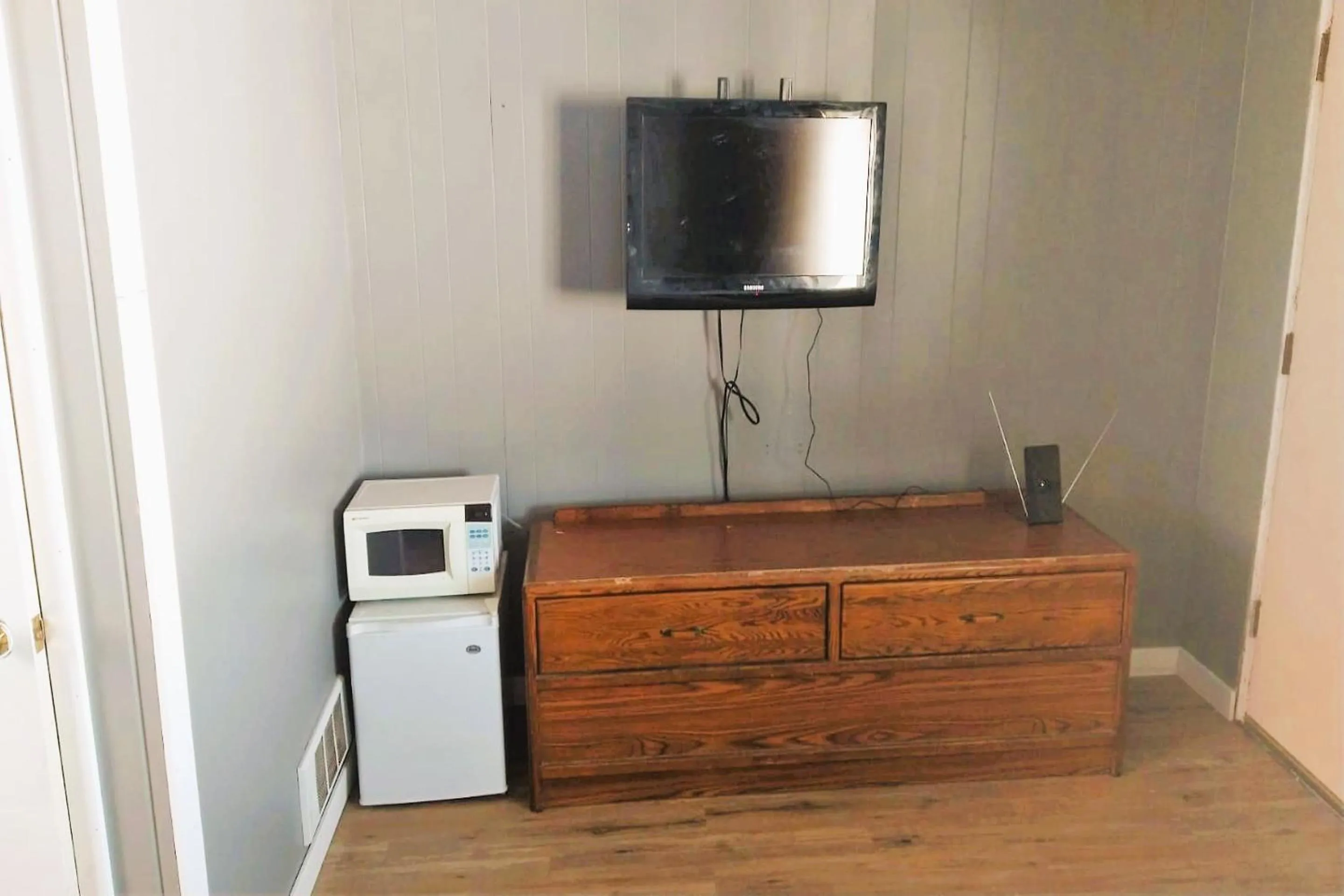 Bedroom in Love Hotels Desert Inn & RV by OYO at Boysen Wind River WY