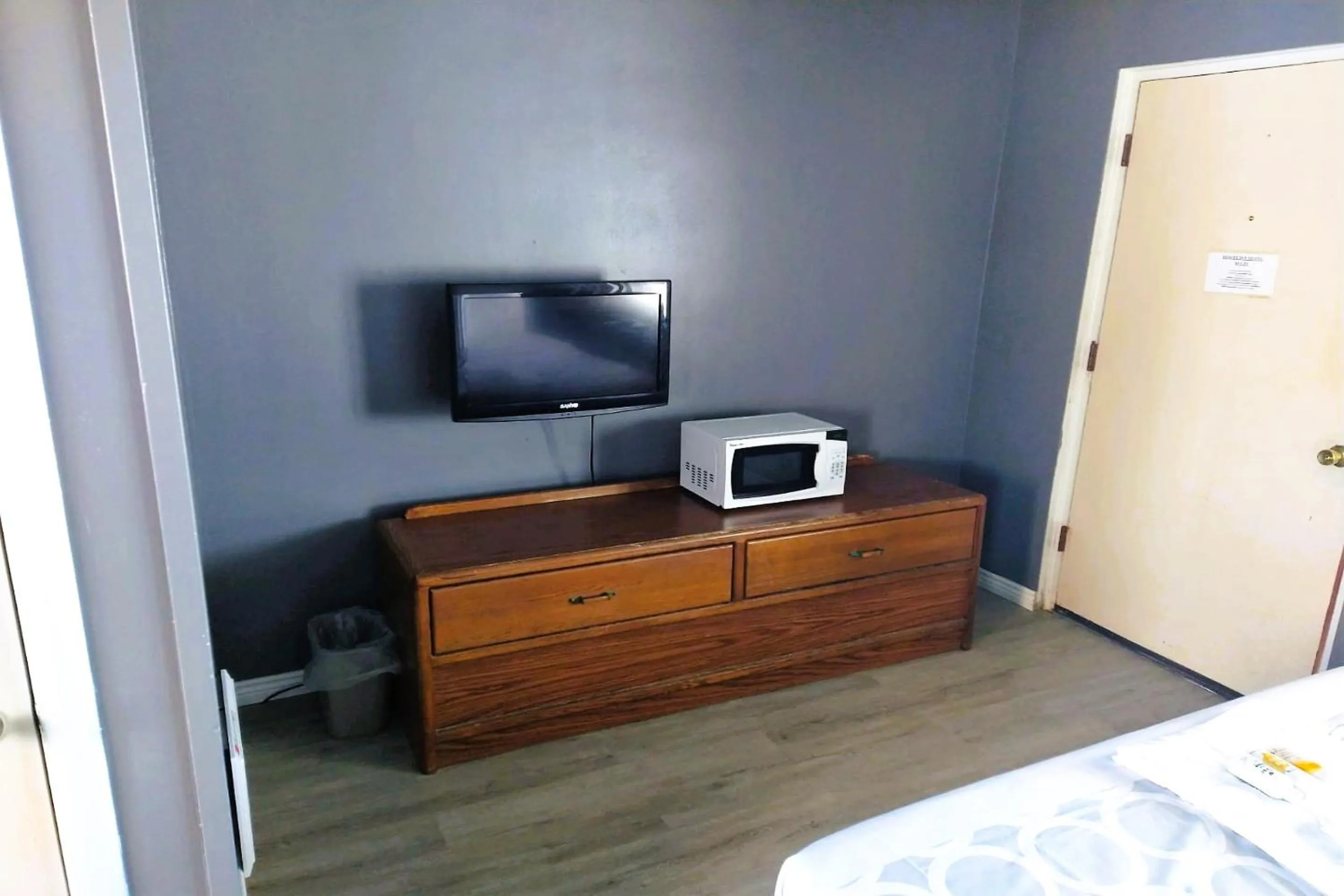 Bedroom, Bed in Love Hotels Desert Inn & RV by OYO at Boysen Wind River WY