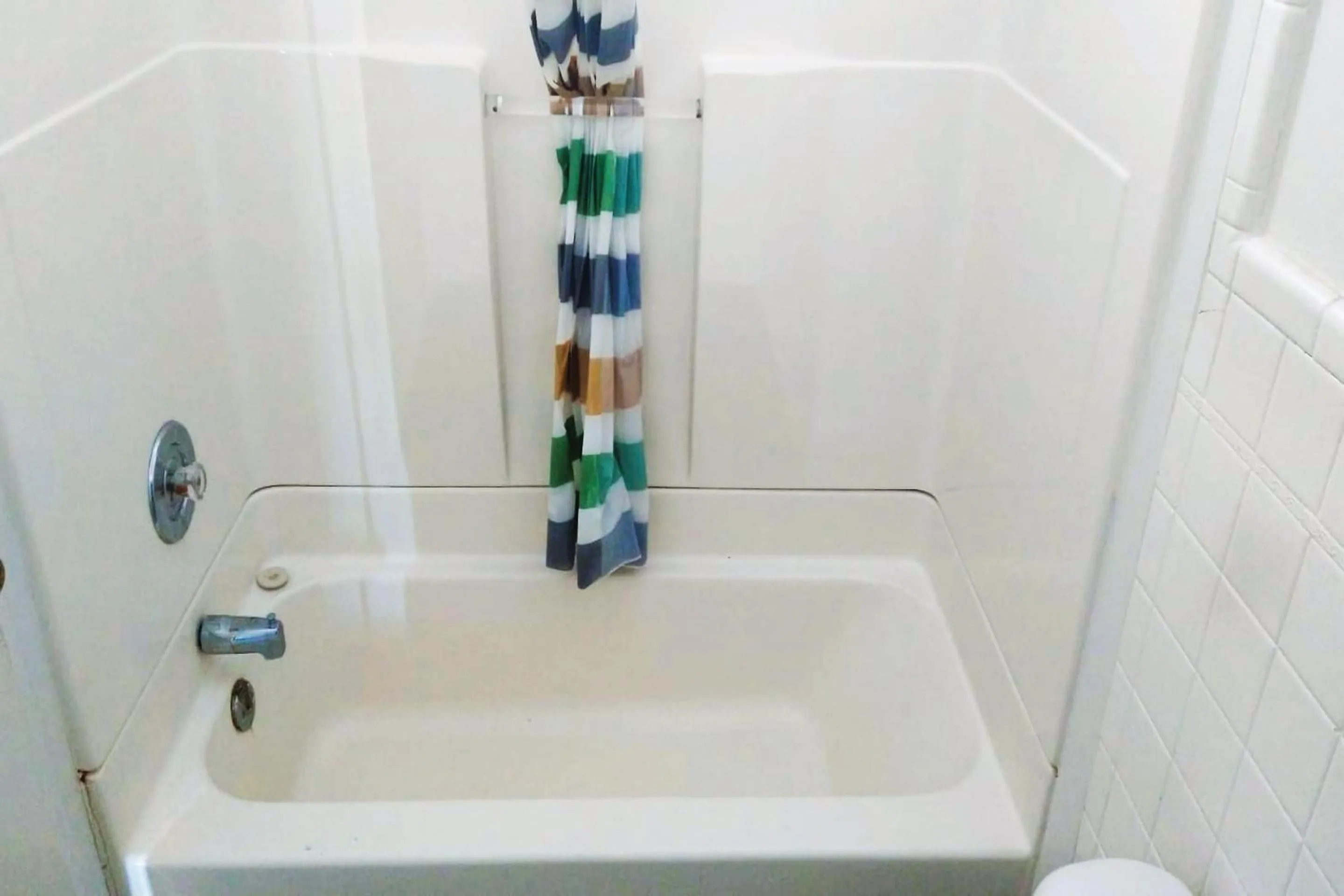 Bathroom in Love Hotels Desert Inn & RV by OYO at Boysen Wind River WY