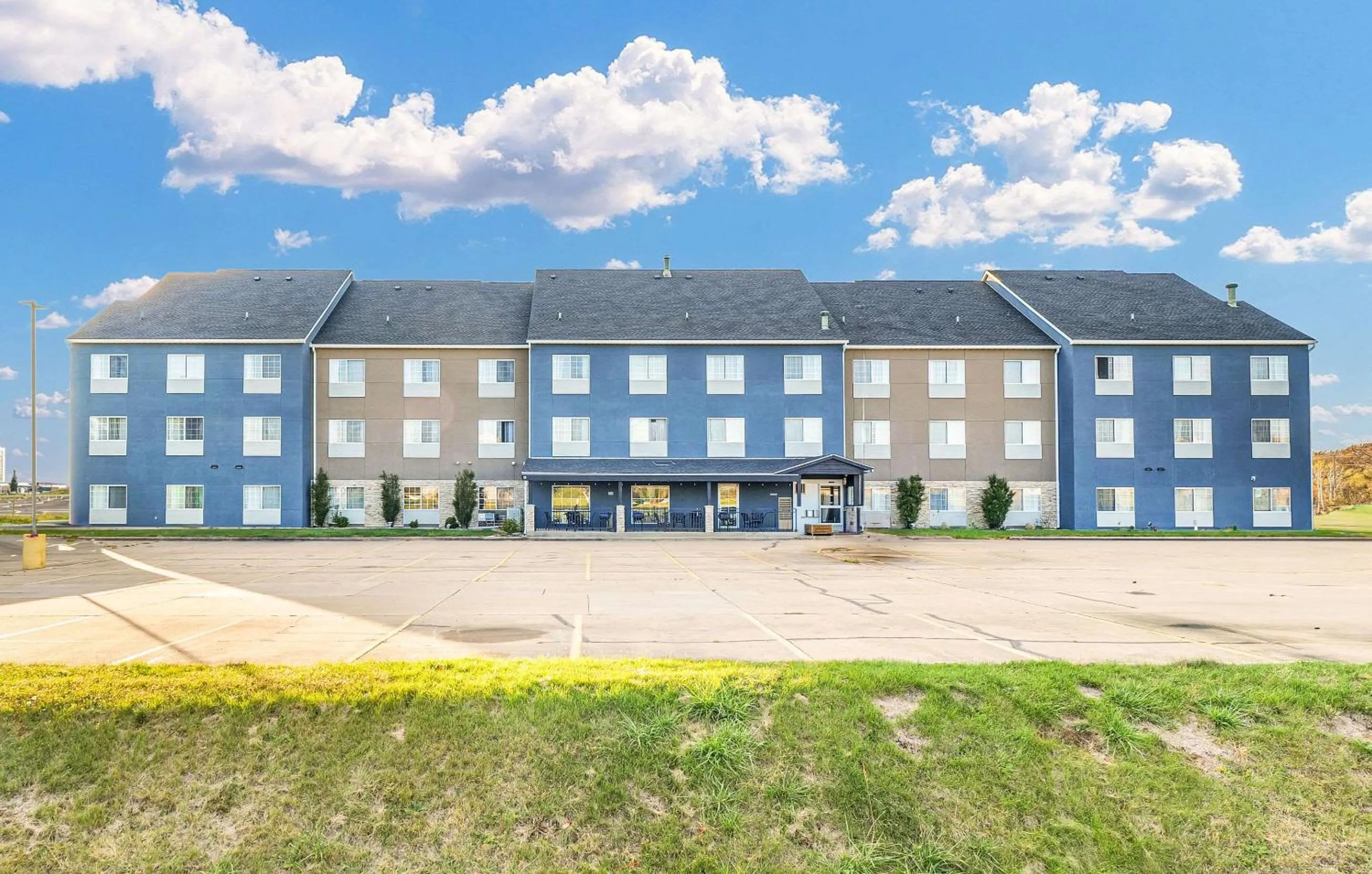 Property building in Country Inn & Suites by Radisson, Decatur, IL