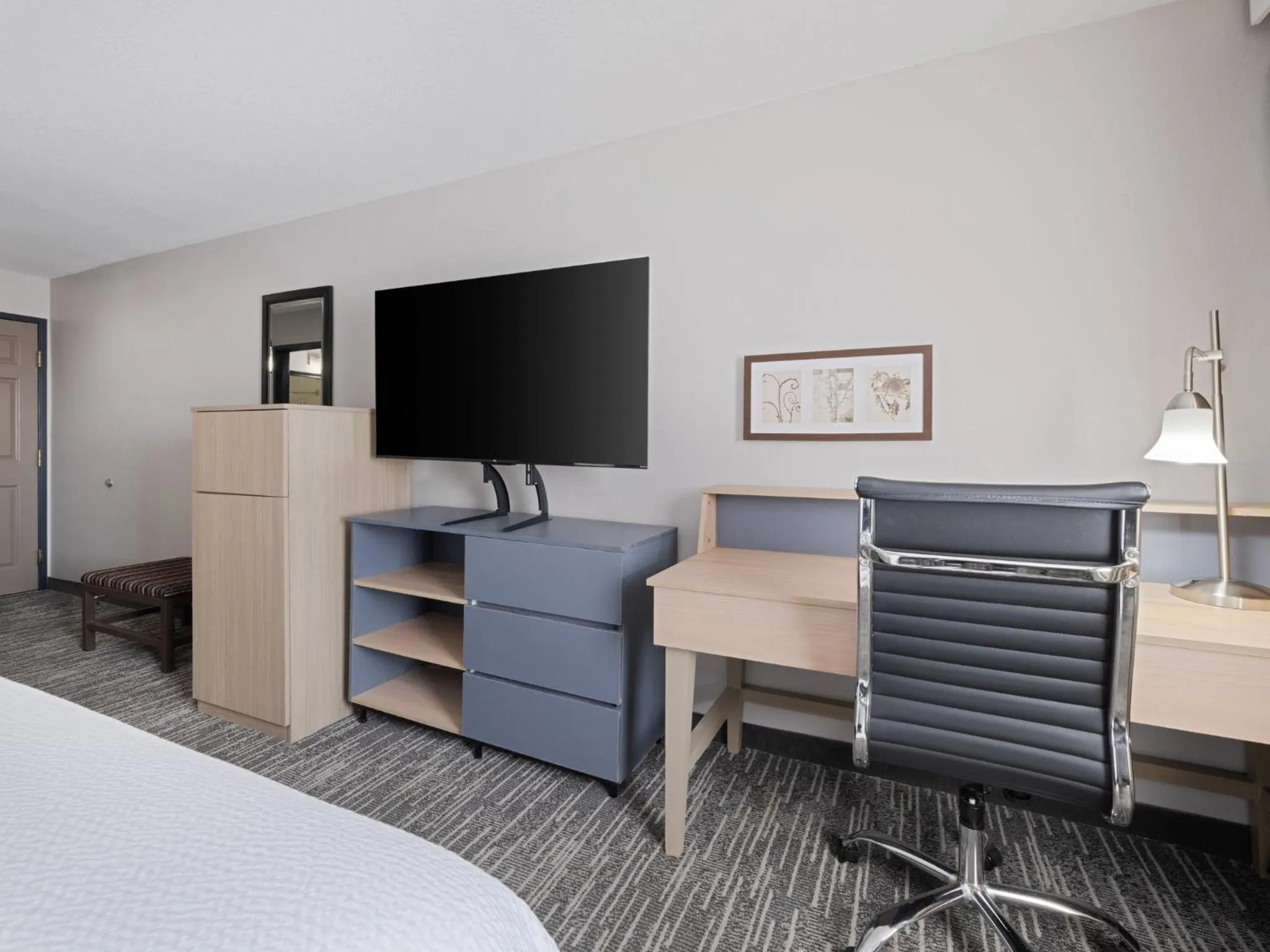 Photo of the whole room, Bed in Garner Hotel Decatur - Forsyth by IHG