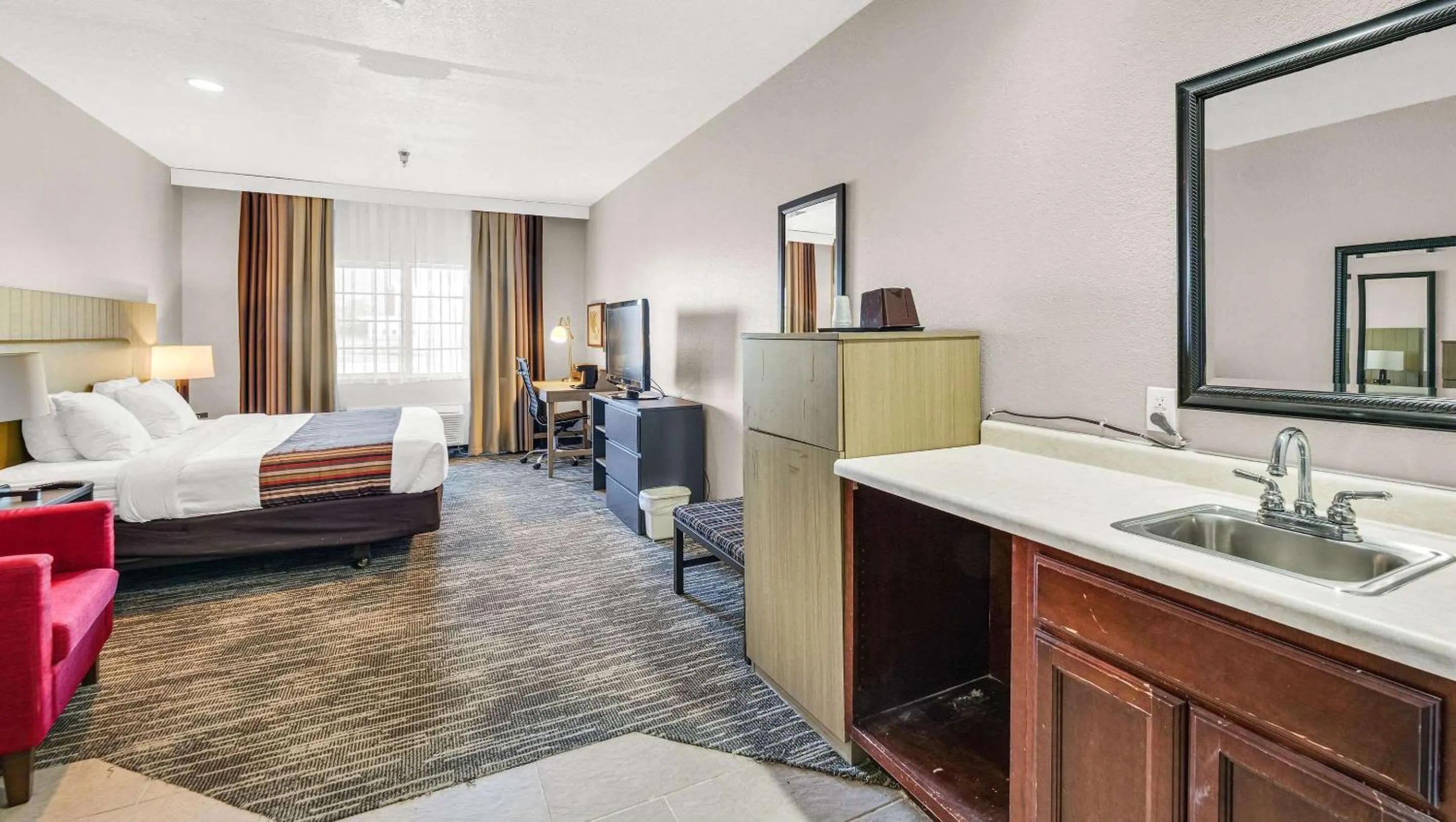 Bedroom in Country Inn & Suites by Radisson, Decatur, IL