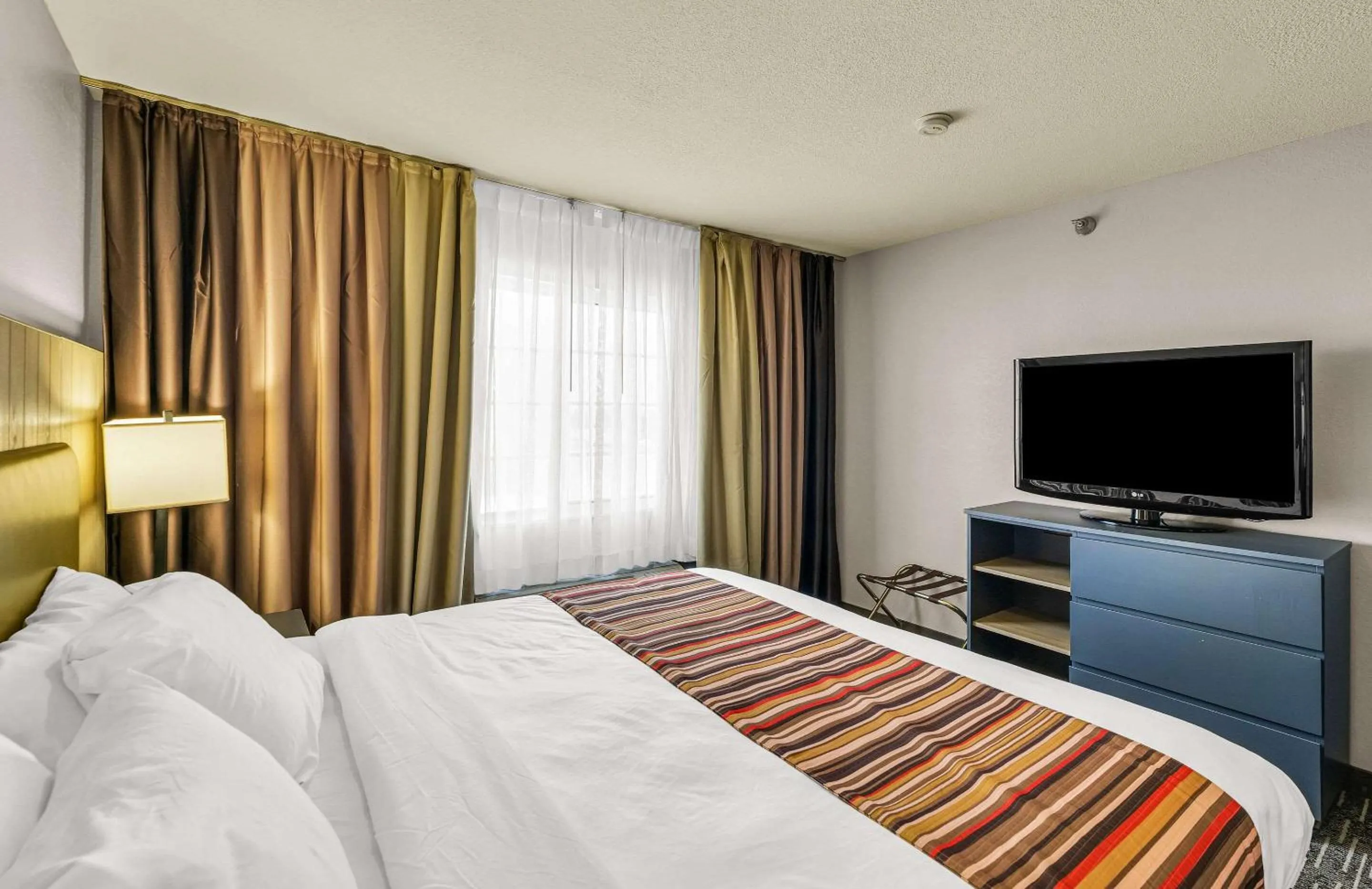 Bedroom in Country Inn & Suites by Radisson, Decatur, IL