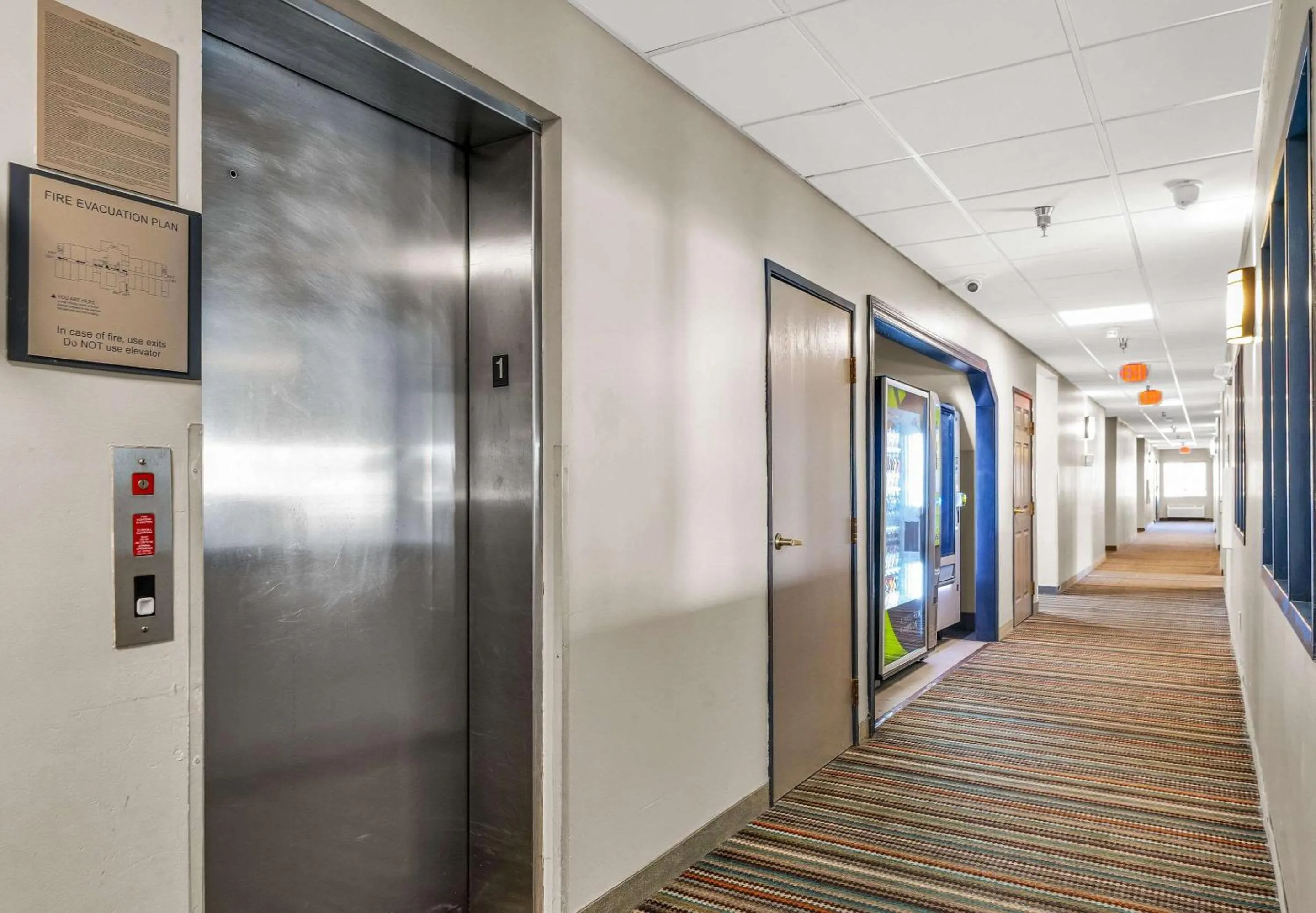 Lobby or reception in Country Inn & Suites by Radisson, Decatur, IL