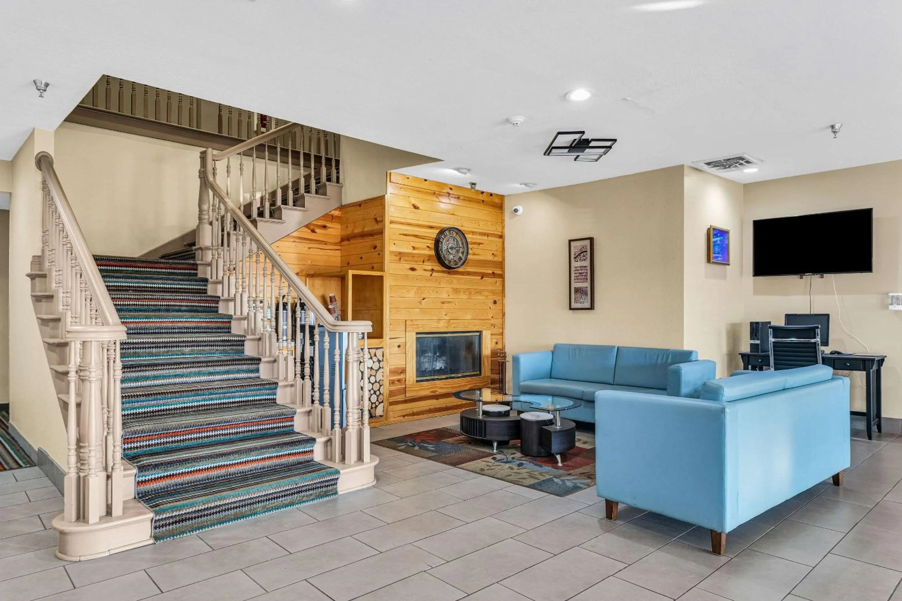 Lobby or reception in Country Inn & Suites by Radisson, Decatur, IL
