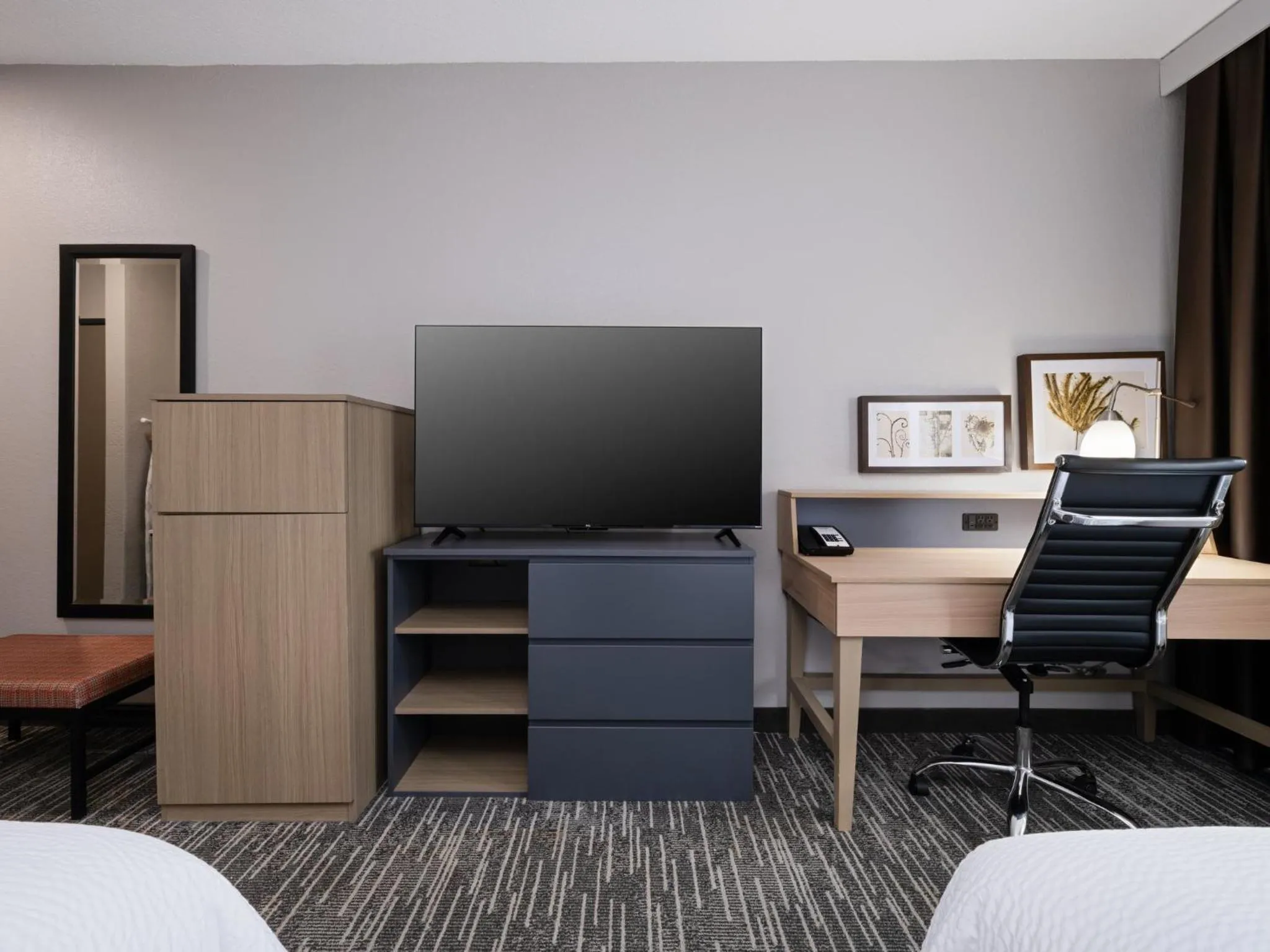 Photo of the whole room, Bed in Garner Hotel Decatur - Forsyth by IHG