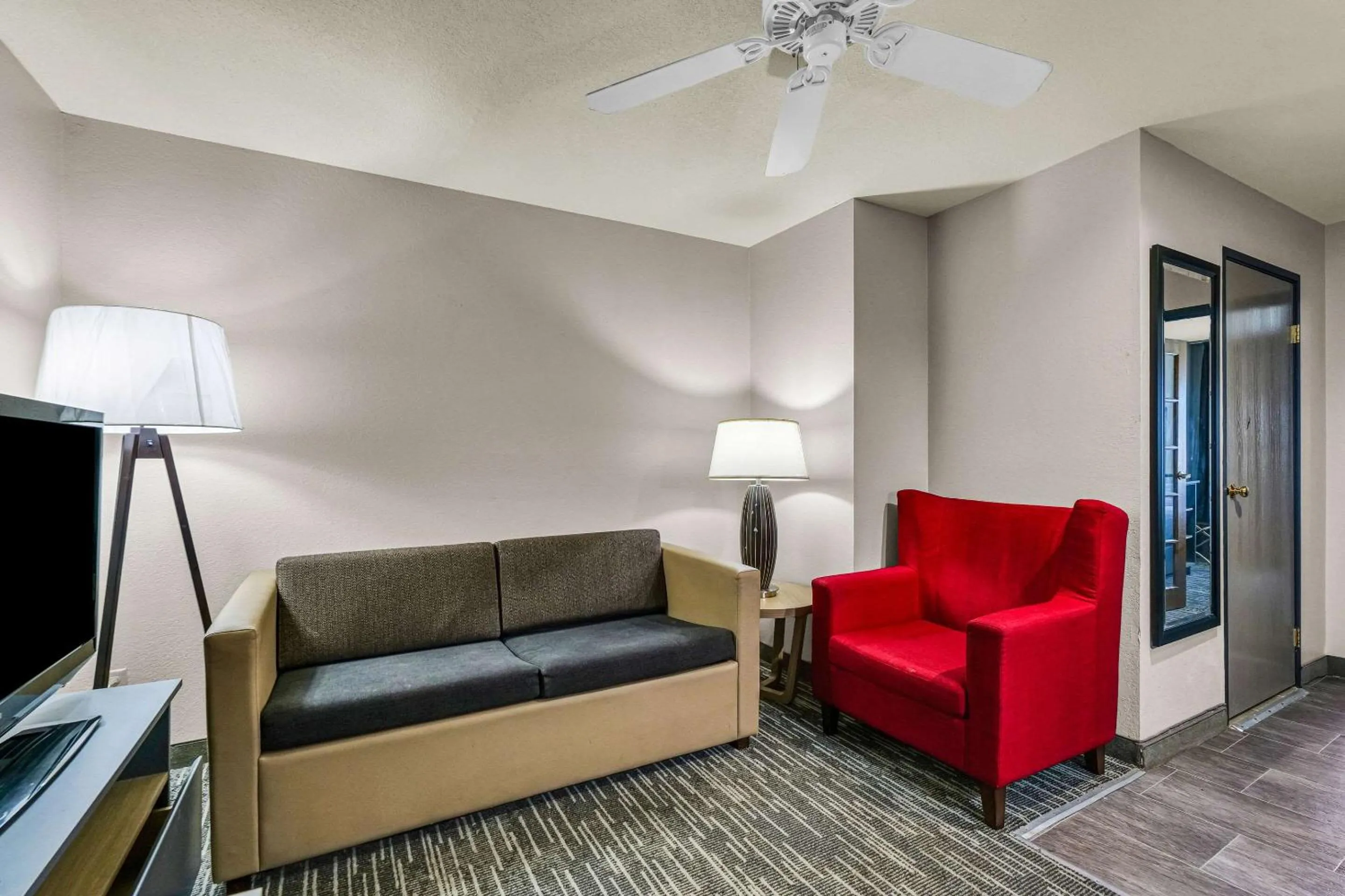 Bedroom in Country Inn & Suites by Radisson, Decatur, IL