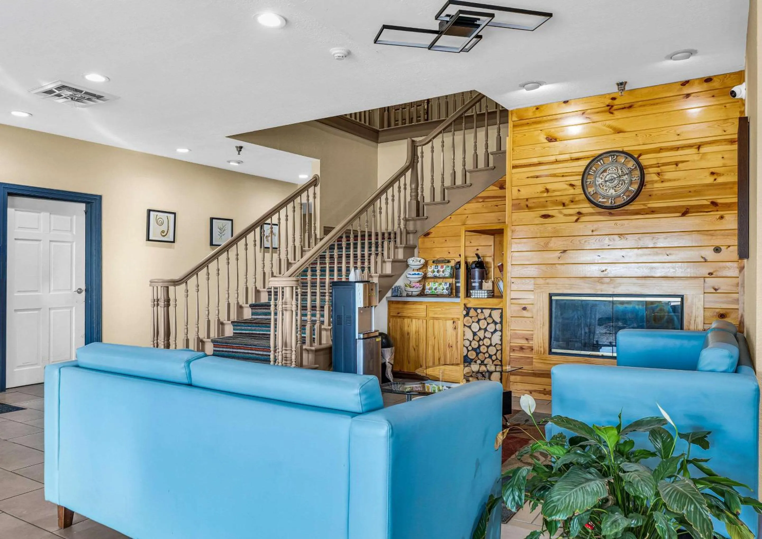 Lobby or reception in Country Inn & Suites by Radisson, Decatur, IL