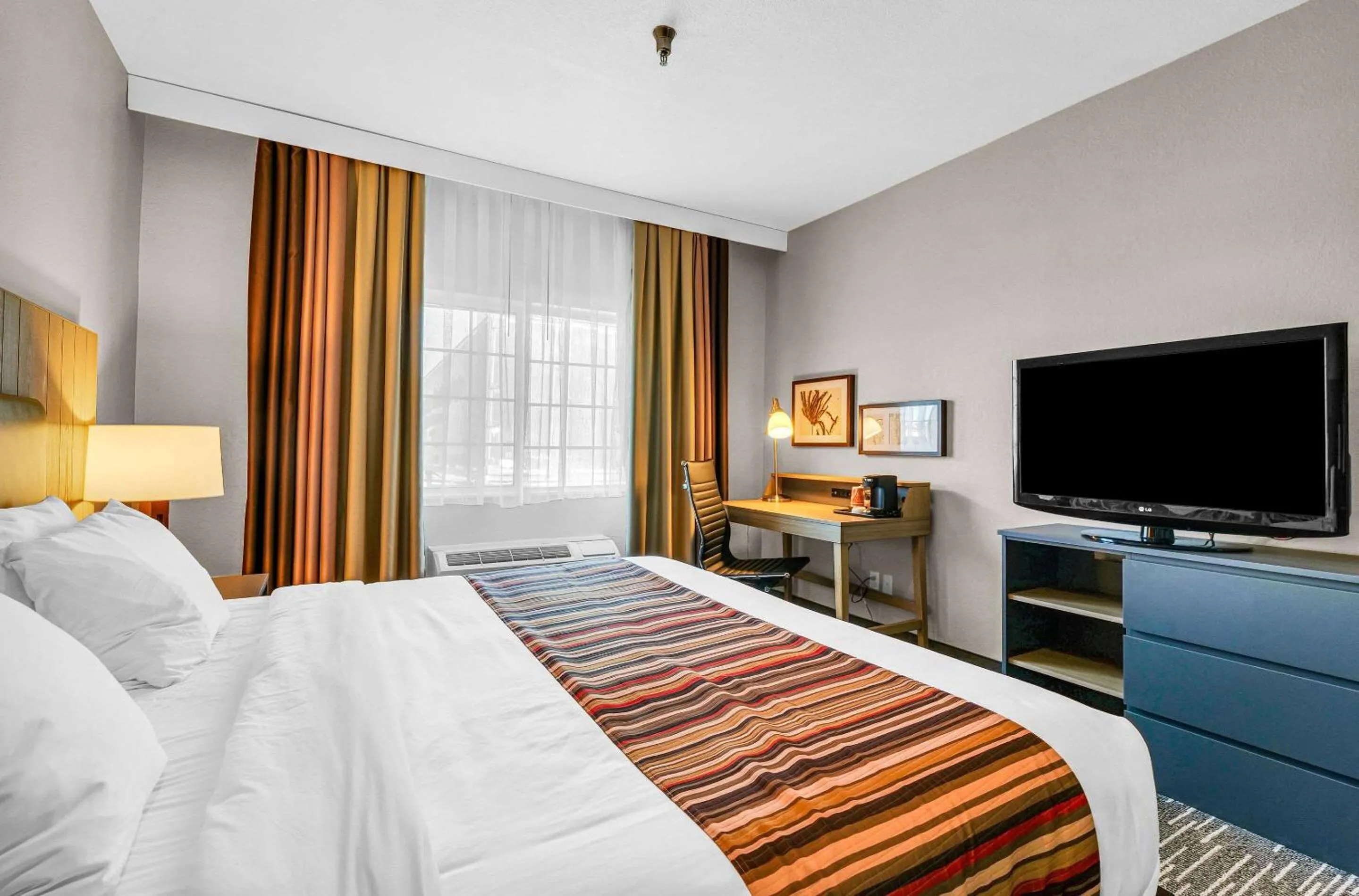 Bedroom in Country Inn & Suites by Radisson, Decatur, IL