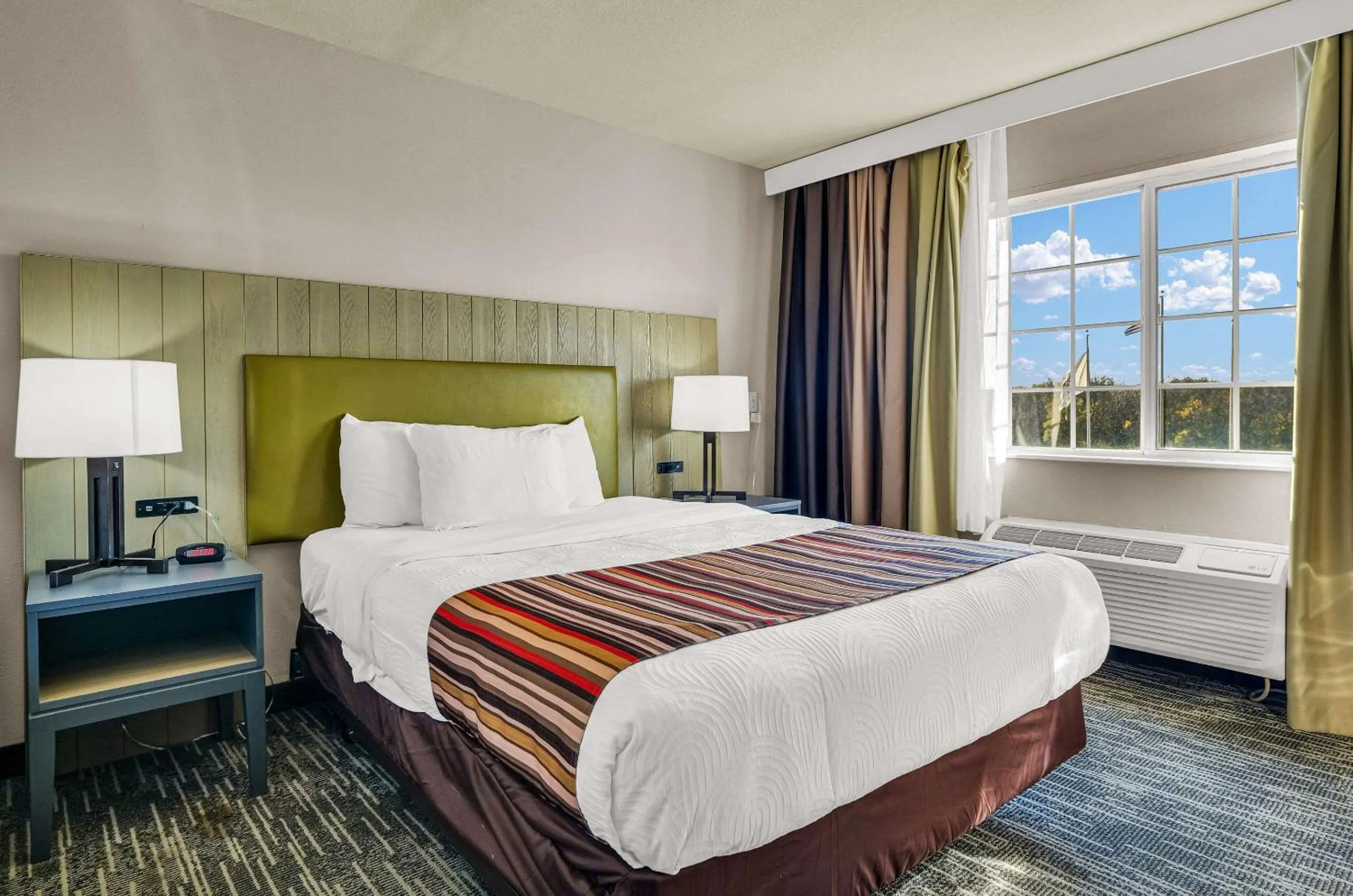 Bedroom in Country Inn & Suites by Radisson, Decatur, IL