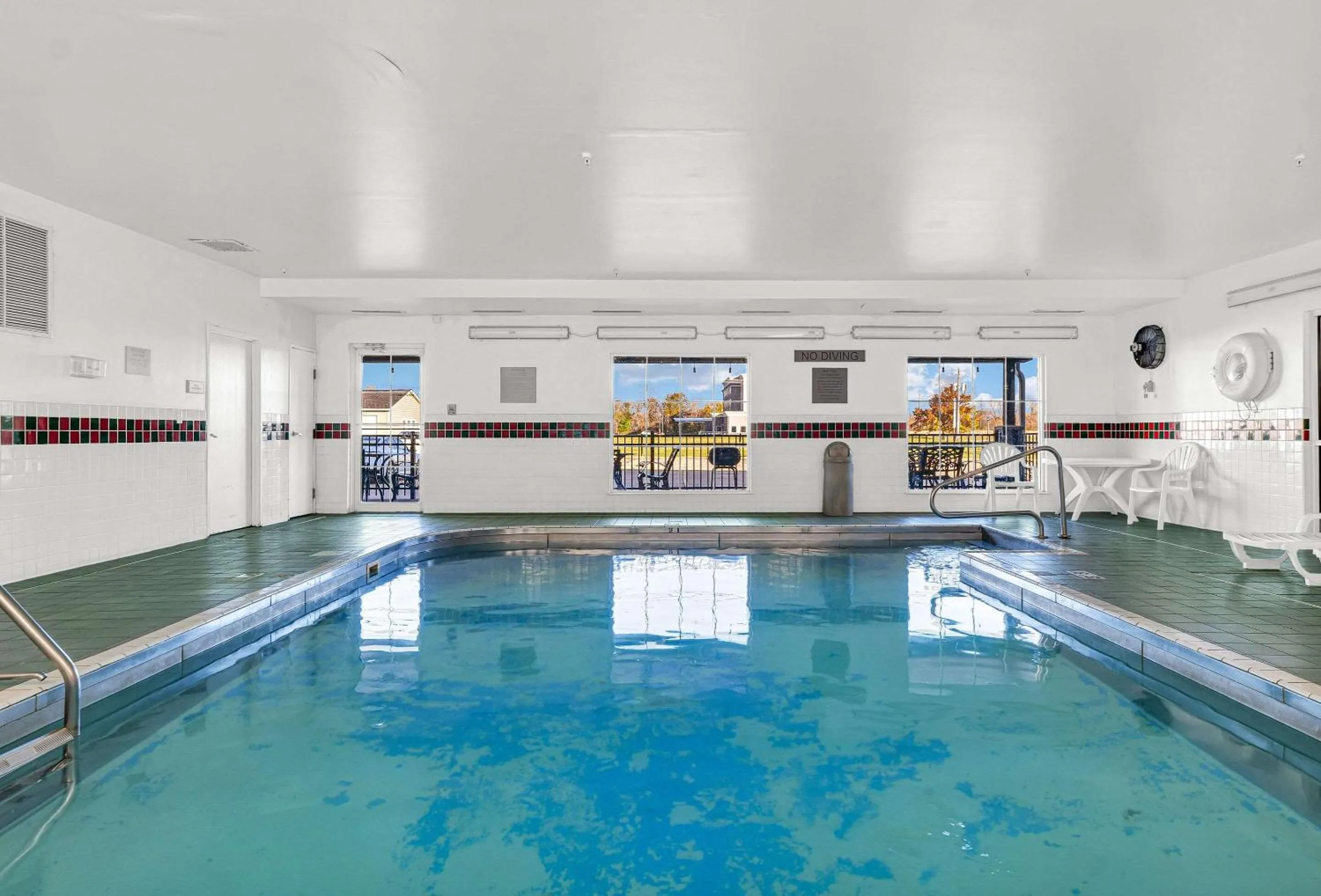 Swimming pool in Country Inn & Suites by Radisson, Decatur, IL