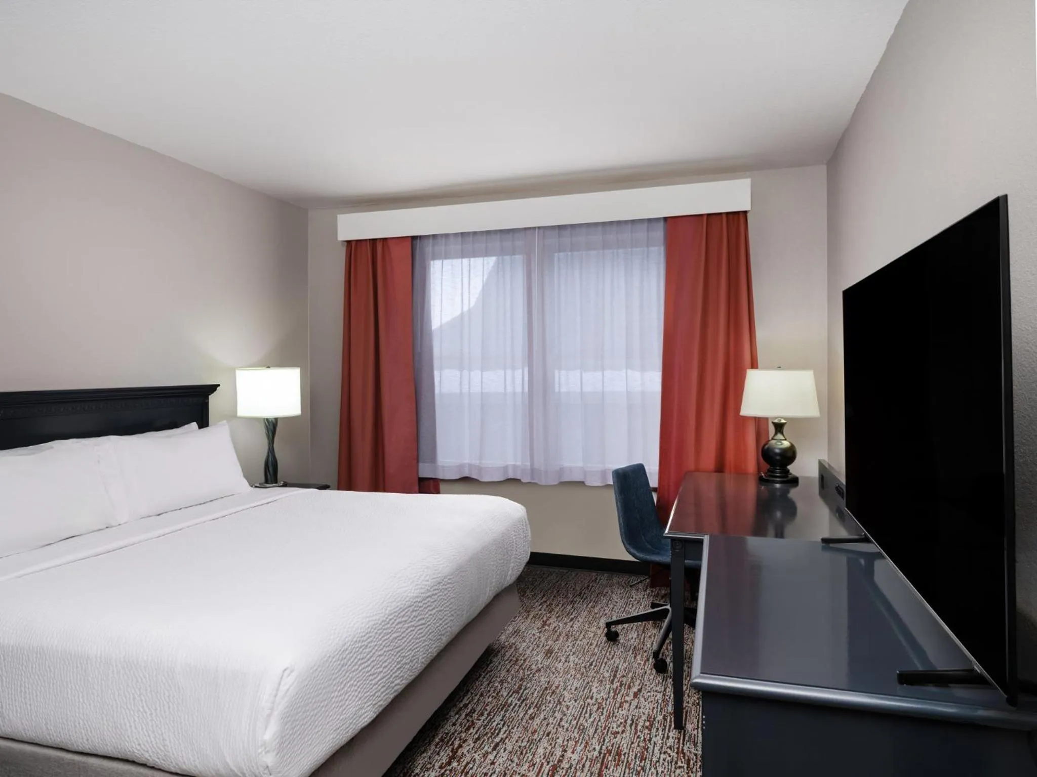Photo of the whole room, Bed in Garner Hotel Decatur - Forsyth by IHG