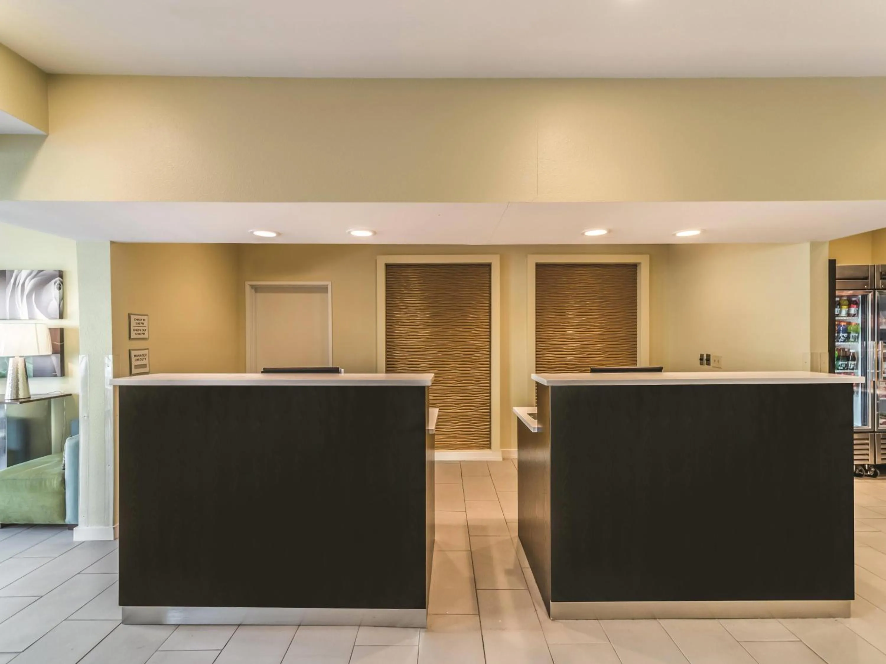 Lobby or reception in La Quinta by Wyndham Collinsville - St. Louis