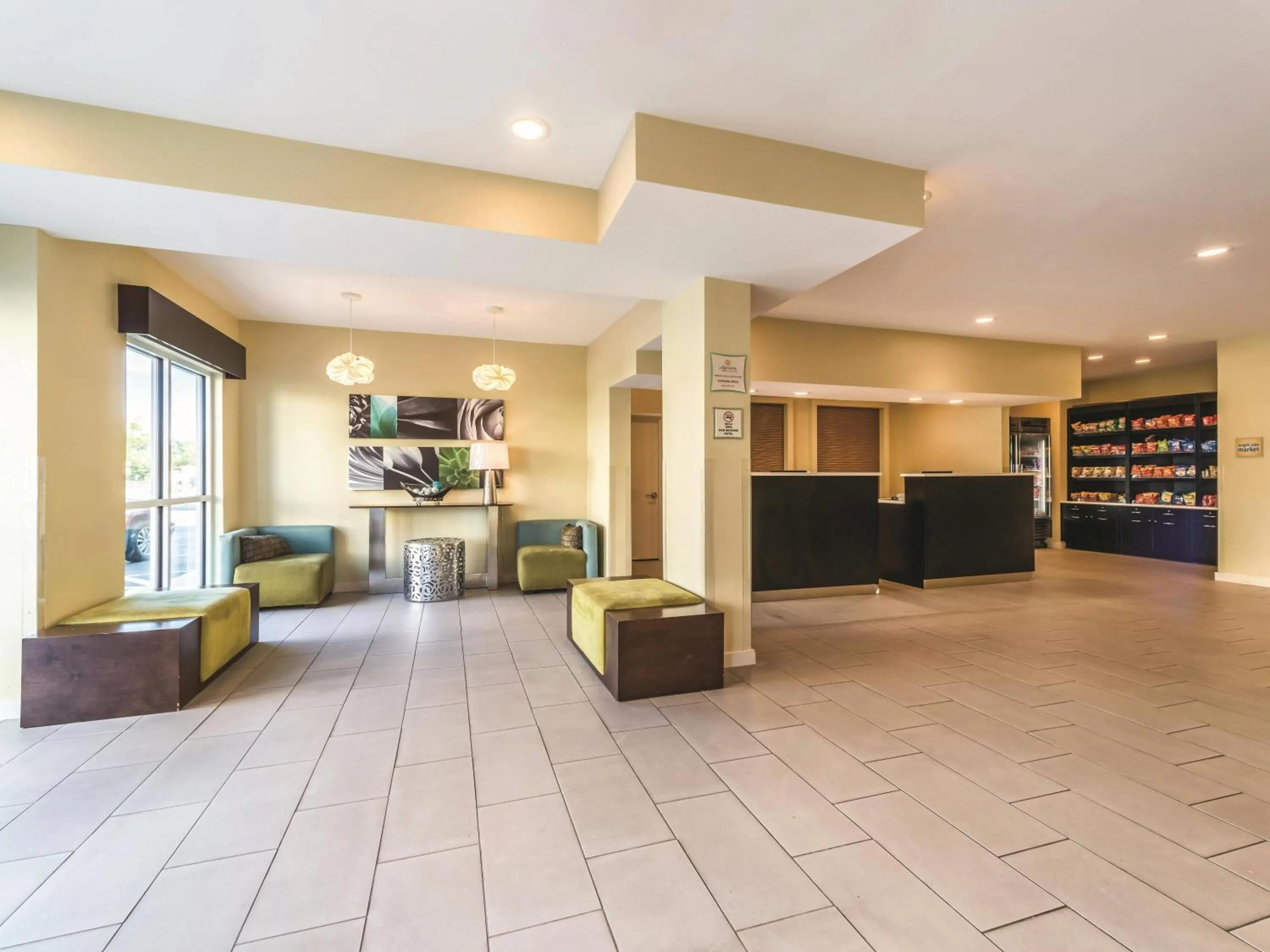 Lobby or reception in La Quinta by Wyndham Collinsville - St. Louis