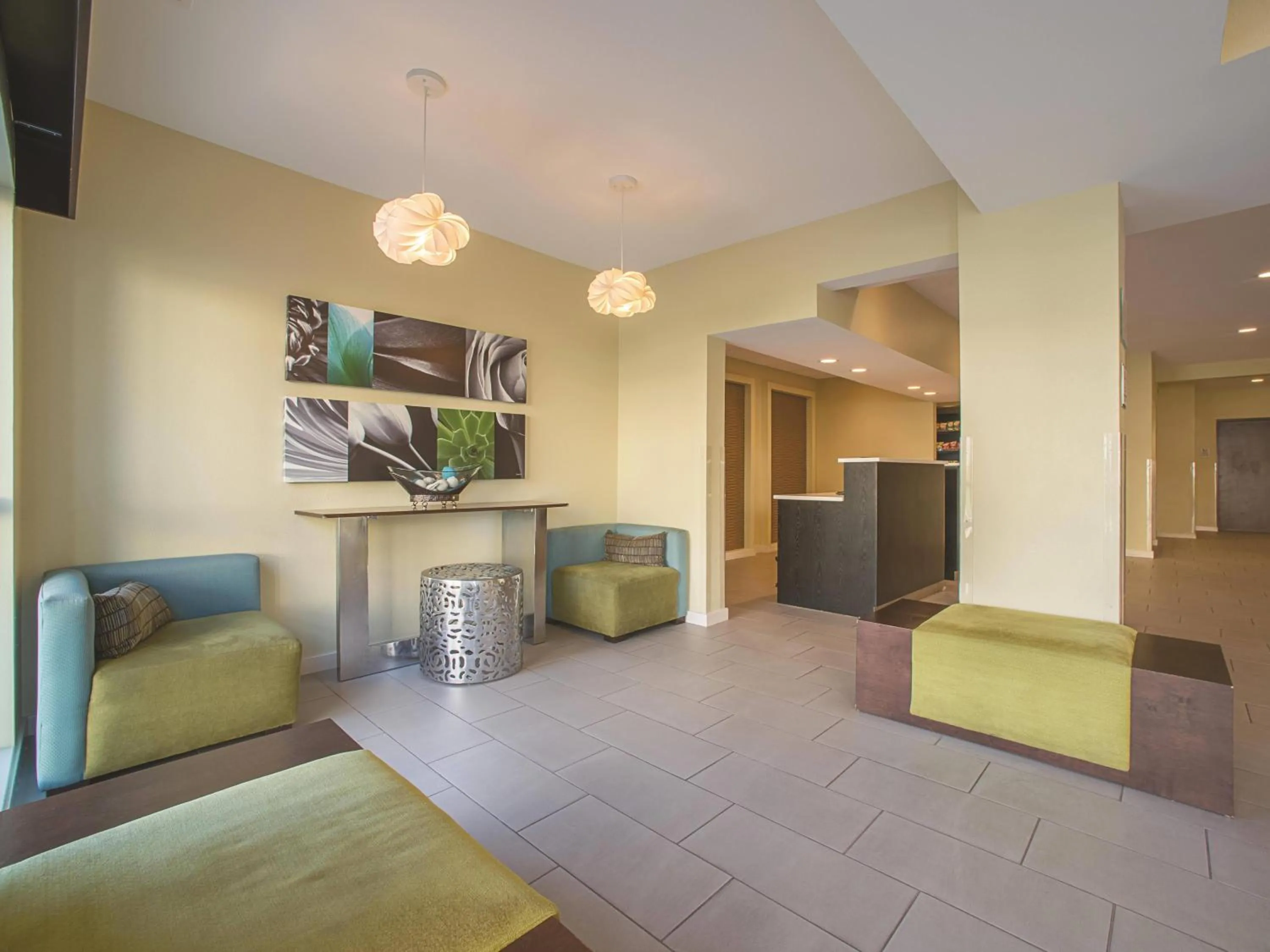Lobby or reception in La Quinta by Wyndham Collinsville - St. Louis