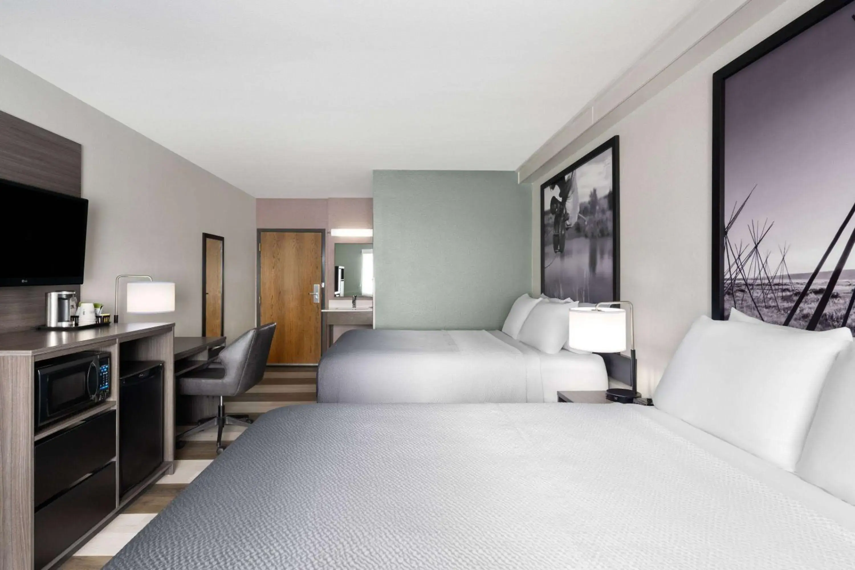 Deluxe Queen Room with Two Queen Beds - Non-Smoking in Super 8 by Wyndham Columbus Deluxe Queen Room with Two Queen Beds - Non-Smoking in Super 8 by Wyndham Columbus