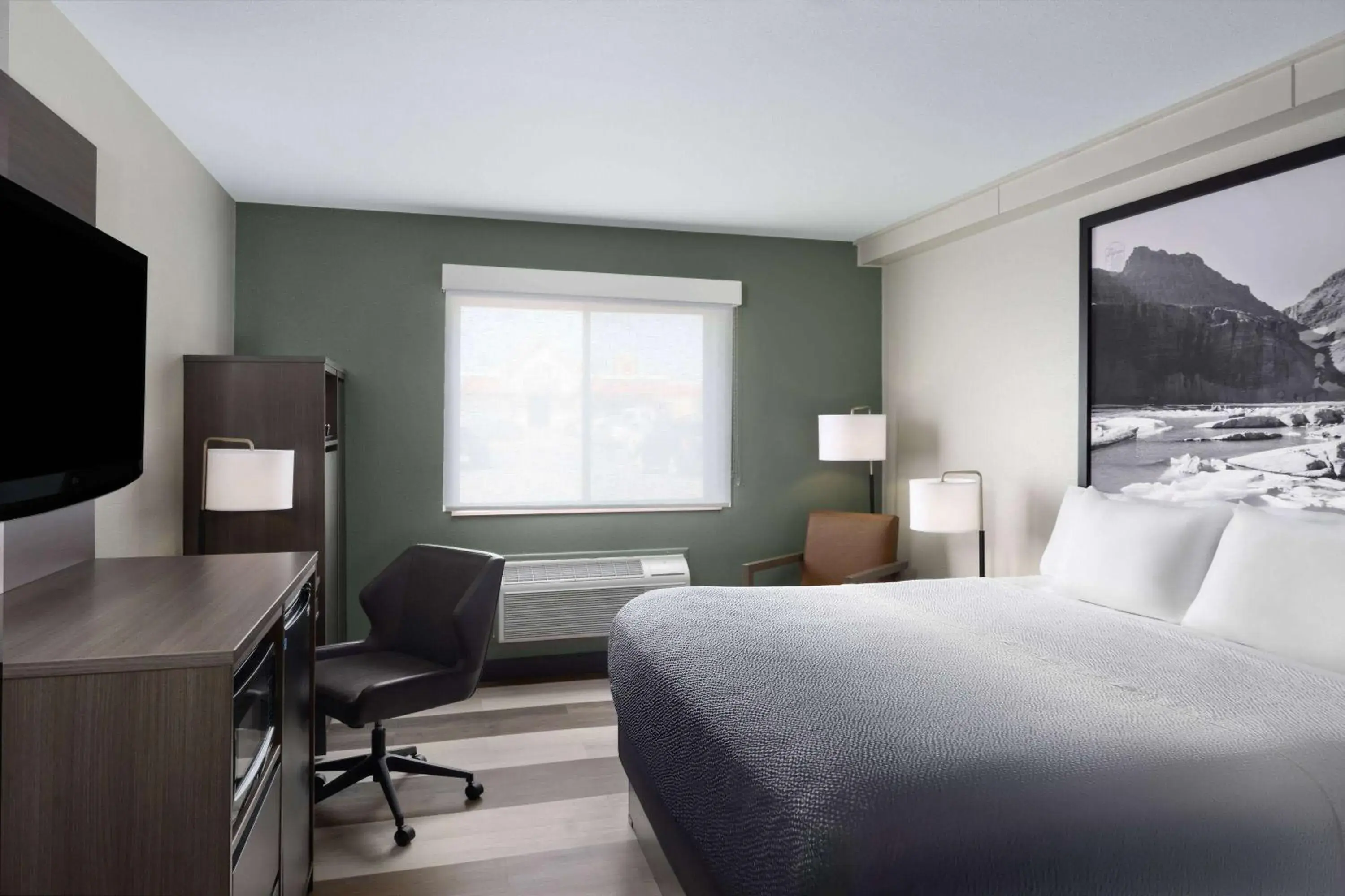 Business King Room - Non-Smoking in Super 8 by Wyndham Columbus Business King Room - Non-Smoking in Super 8 by Wyndham Columbus