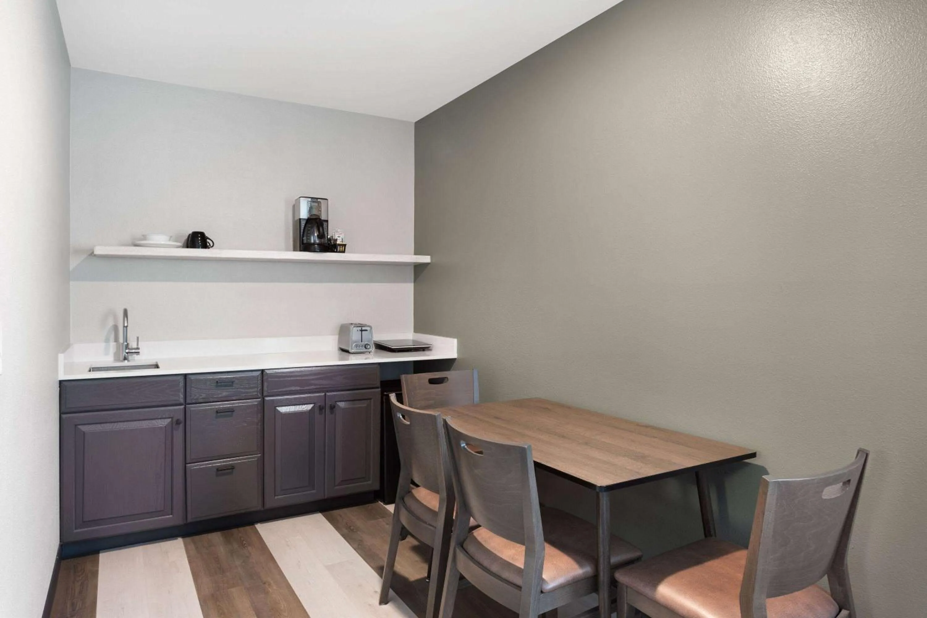 Photo of the whole room in Super 8 by Wyndham Columbus