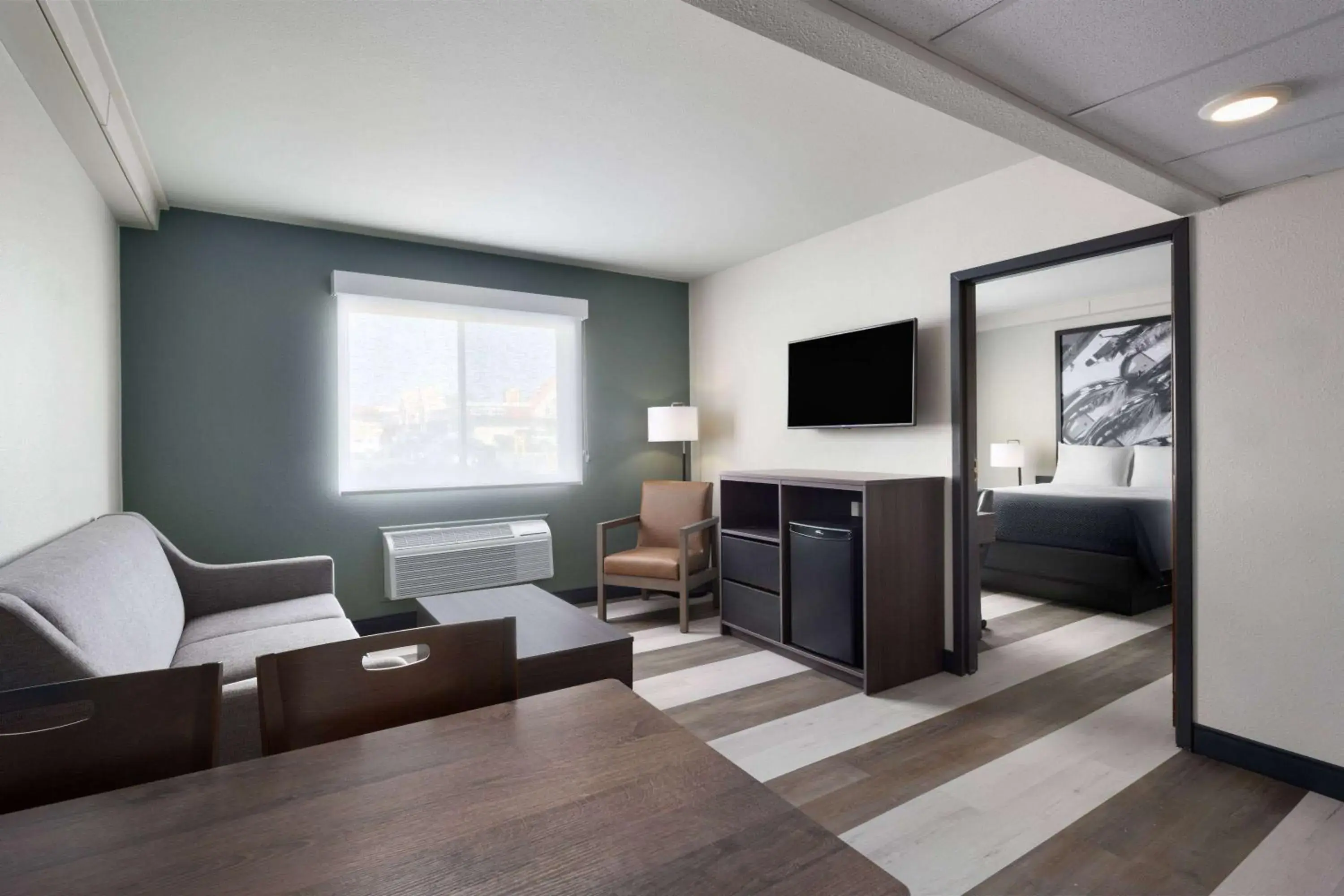 Standard Queen One-Bedroom - Non-Smoking in Super 8 by Wyndham Columbus Standard Queen One-Bedroom - Non-Smoking in Super 8 by Wyndham Columbus